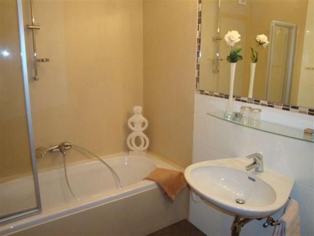 Two-Bedroom Apartment photo 3