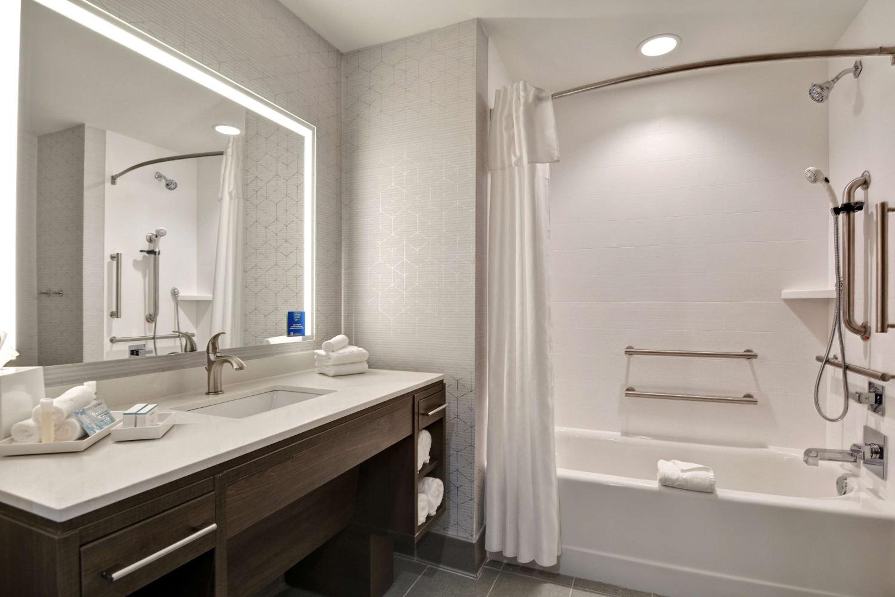 King Studio Suite - Mobility Access/Non-Smoking - Photo 3