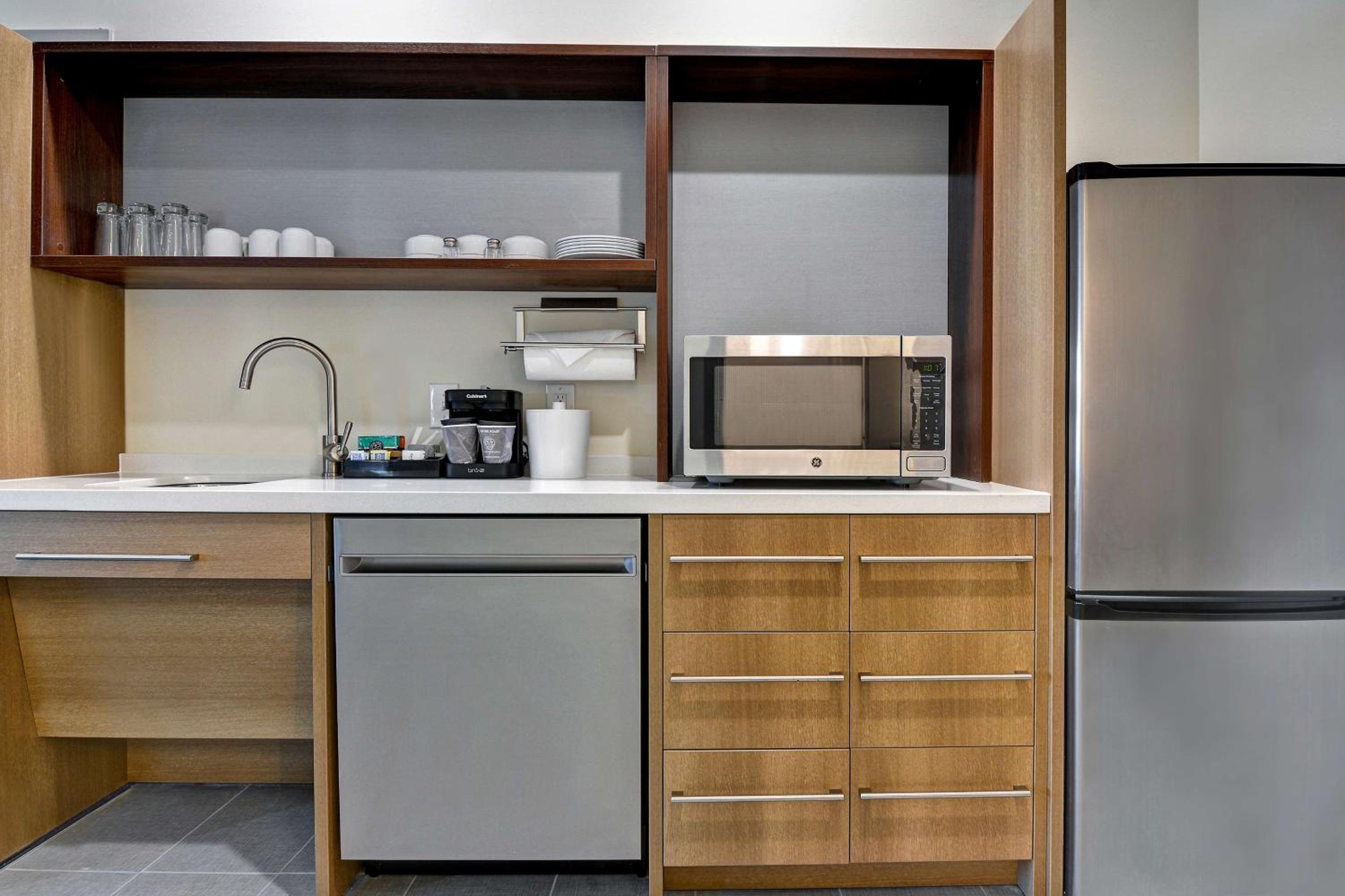 King Studio Suite - Mobility Access/Non-Smoking - Photo 2