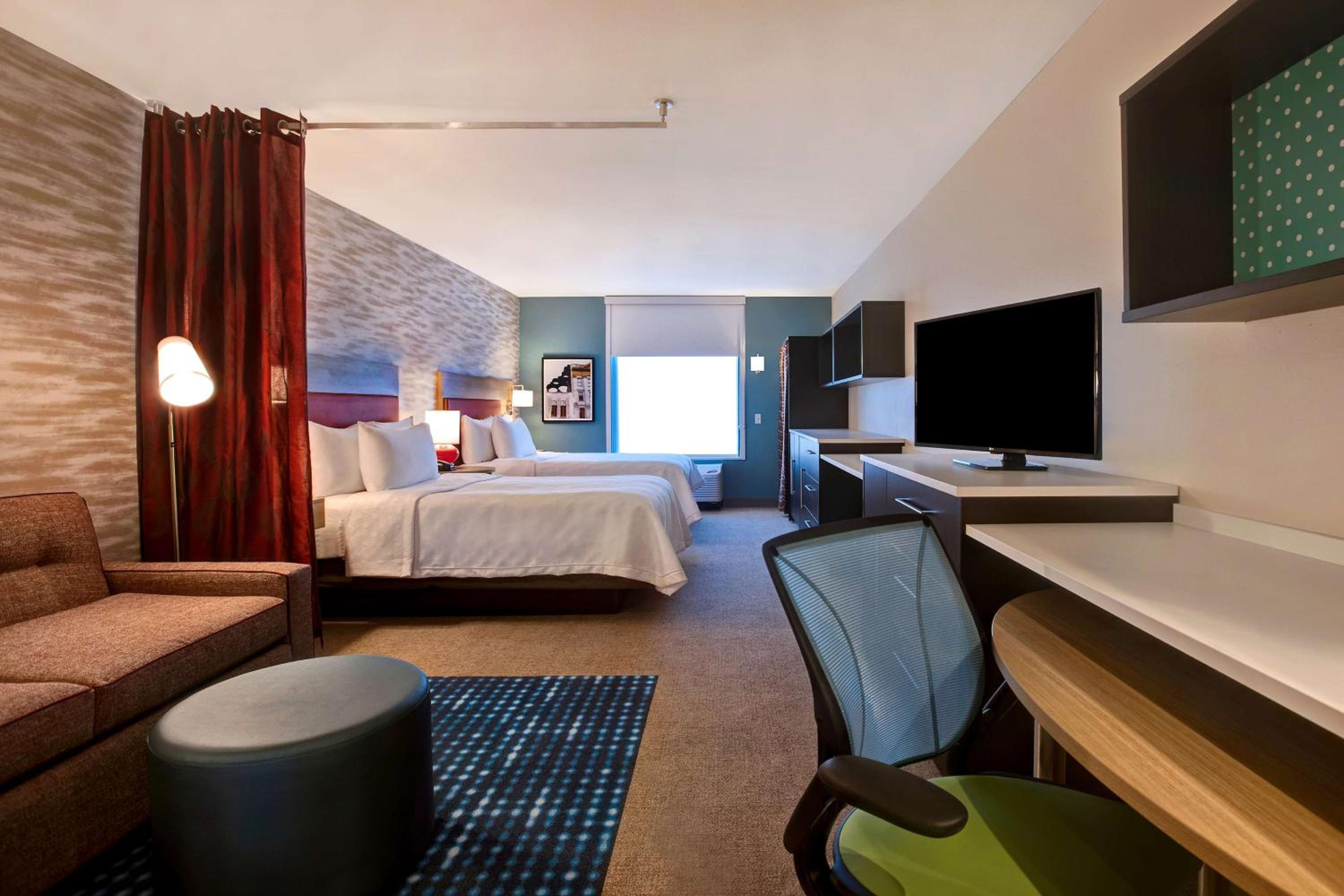 Queen Studio with Two Queen Beds - Non-Smoking - Photo 1