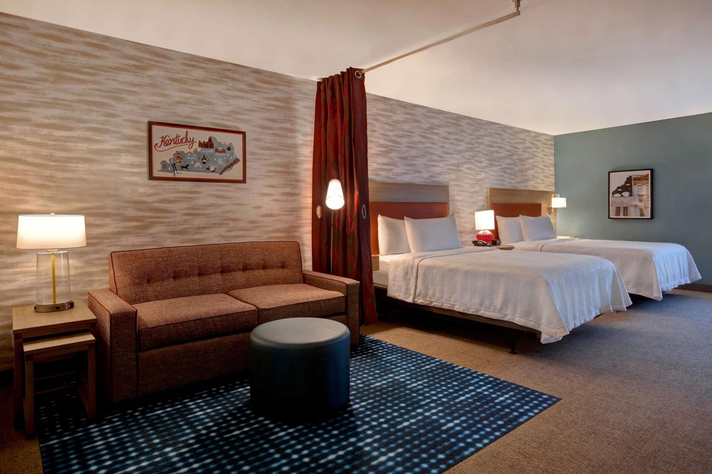 Queen Studio with Two Queen Beds - Non-Smoking - Photo 2