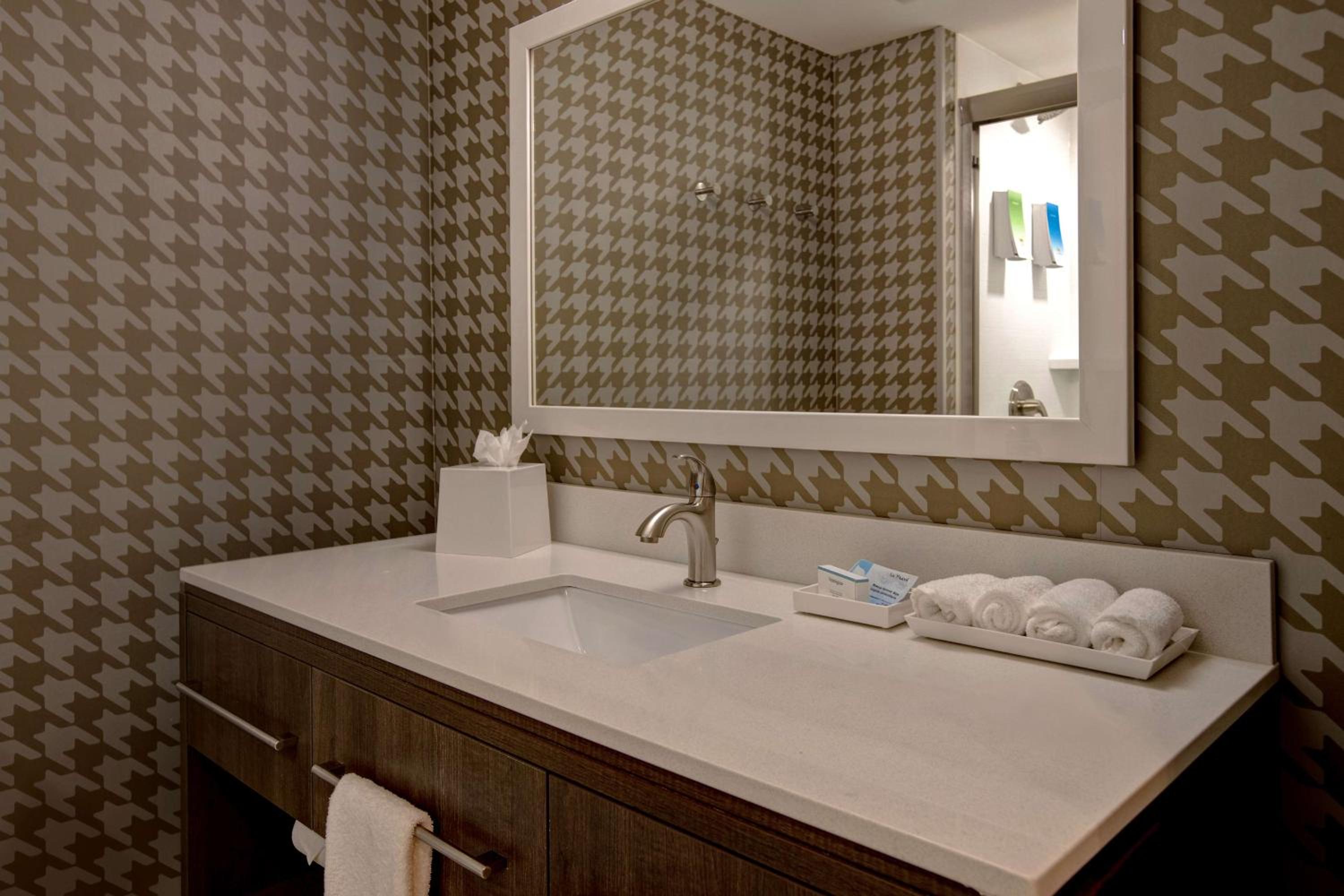 King Studio Suite - Non-Smoking - Photo 3