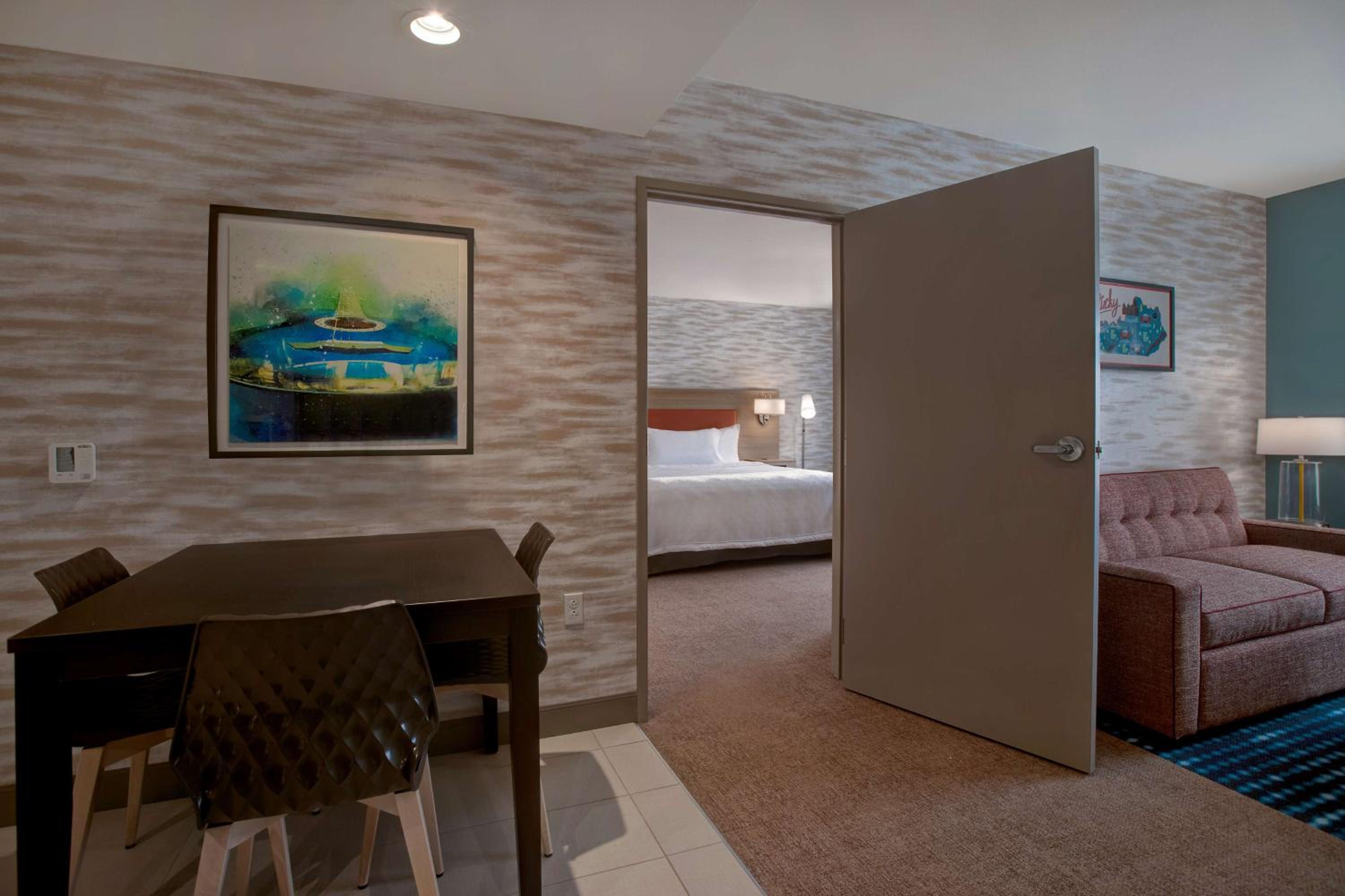 King Suite - Mobility Access/Non-Smoking - Photo 1