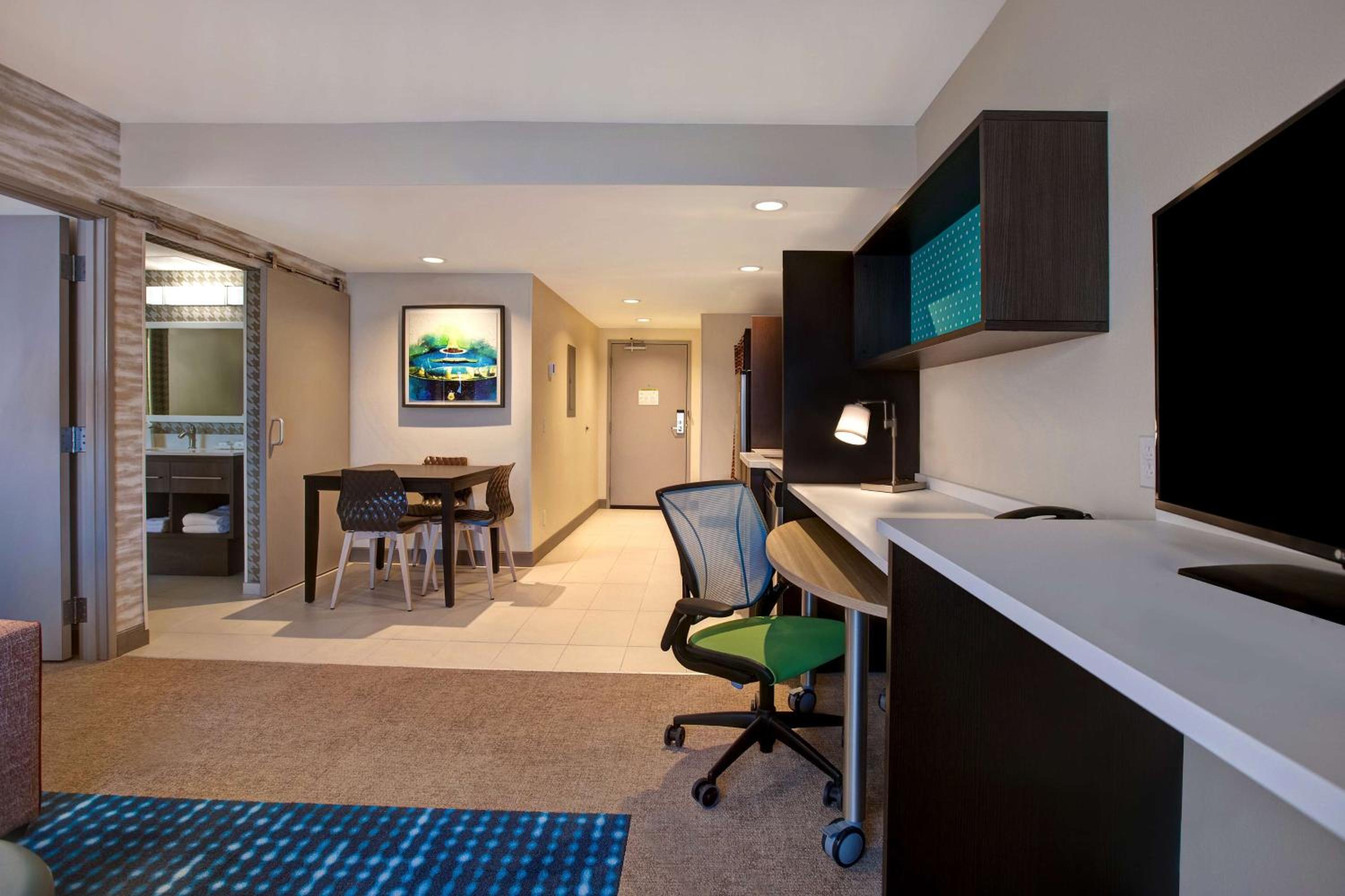 One-Bedroom King Suite - Non-Smoking - Photo 2