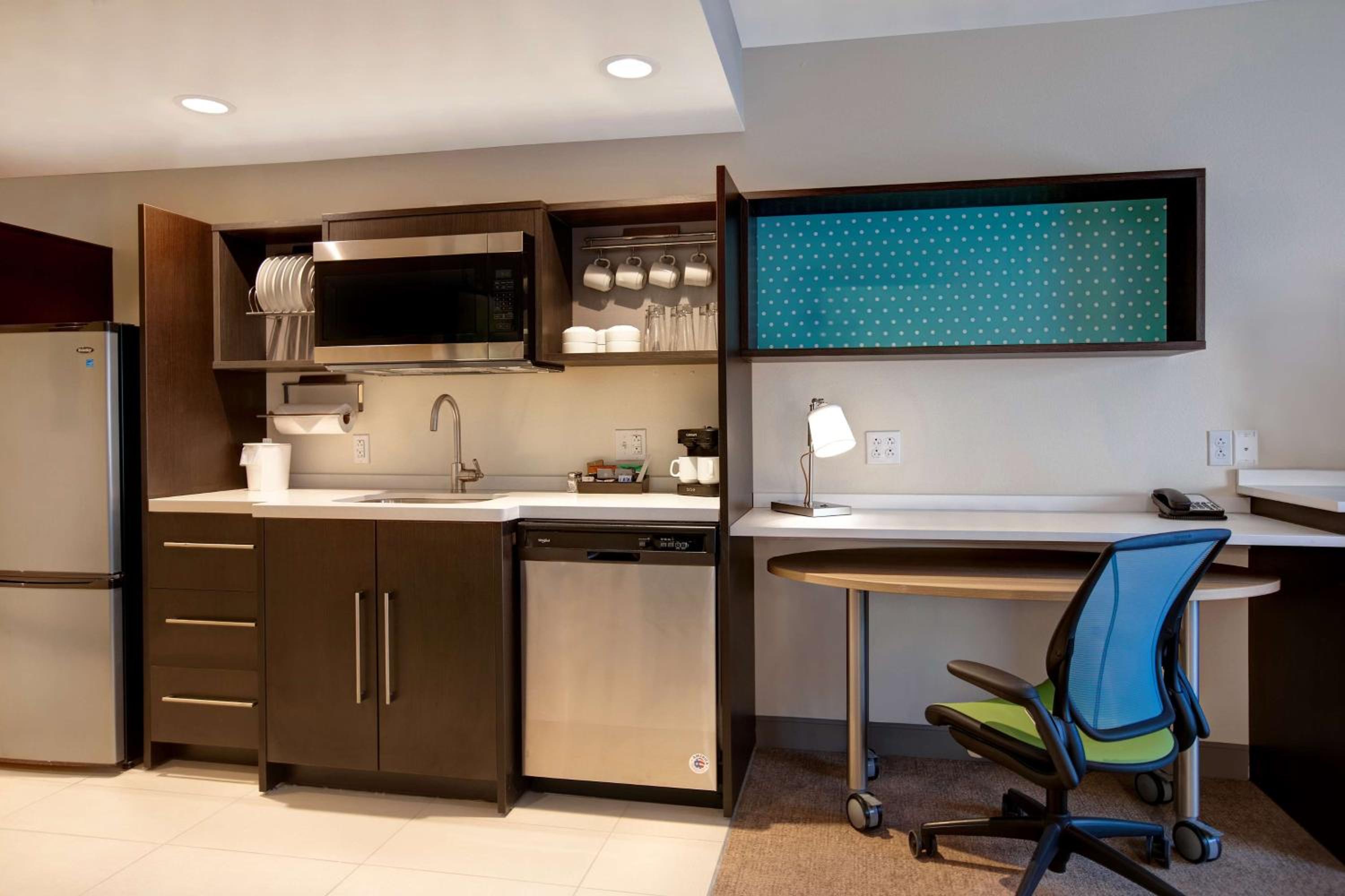 King Studio Suite - Non-Smoking - Photo 7