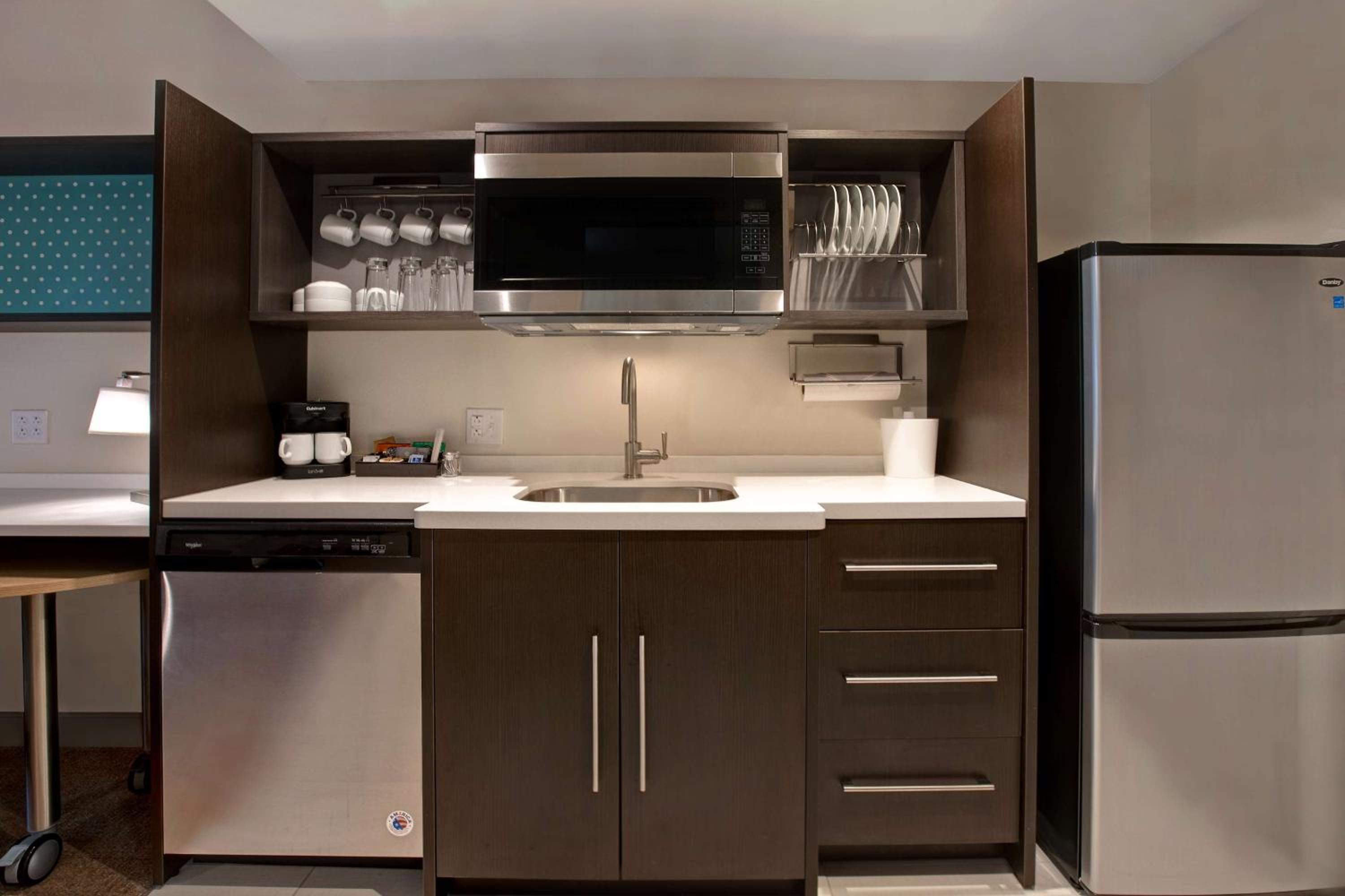 King Studio Suite - Non-Smoking - Photo 6