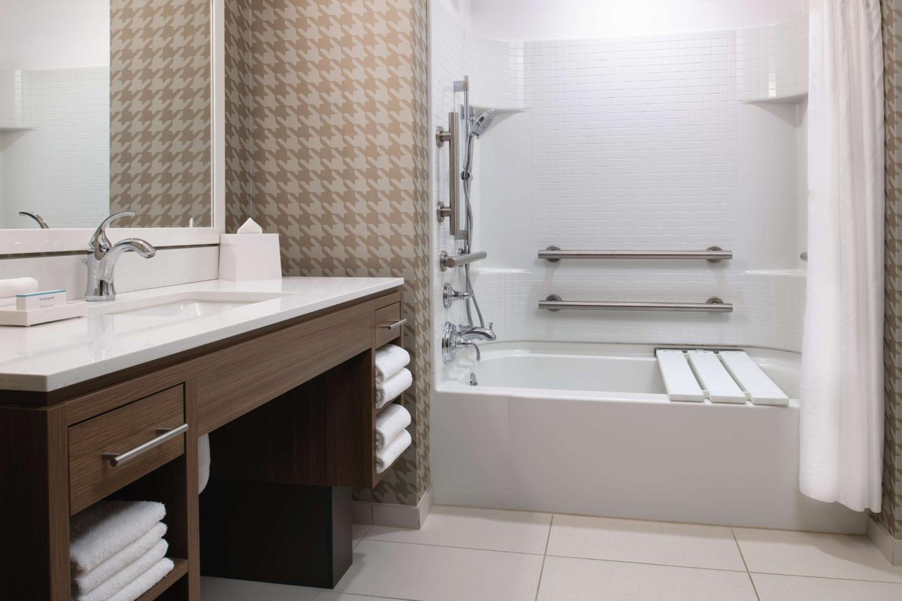 King Studio Suite - Mobility Access/Non-Smoking photo 3
