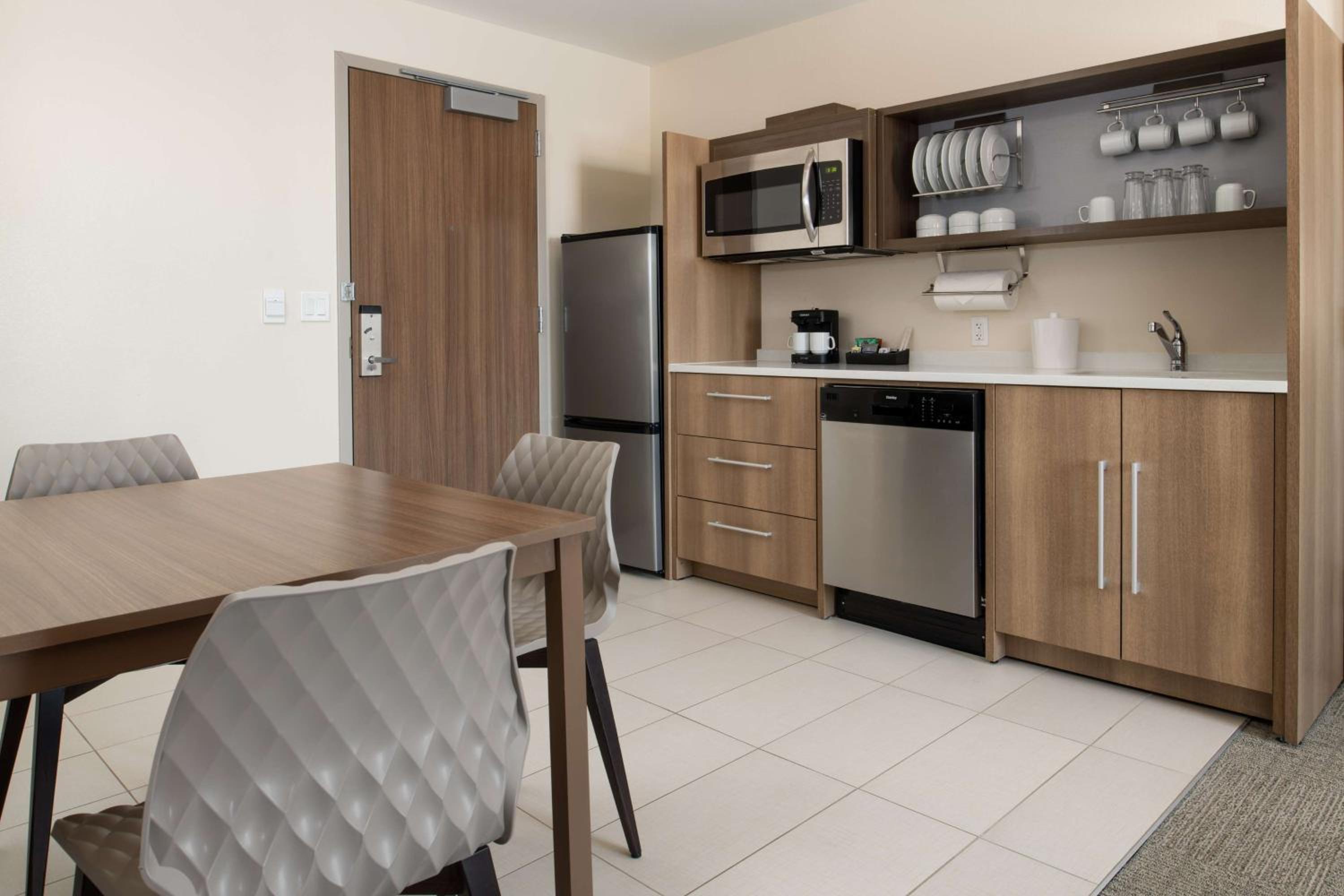 One-Bedroom King Suite - Non-Smoking photo 2