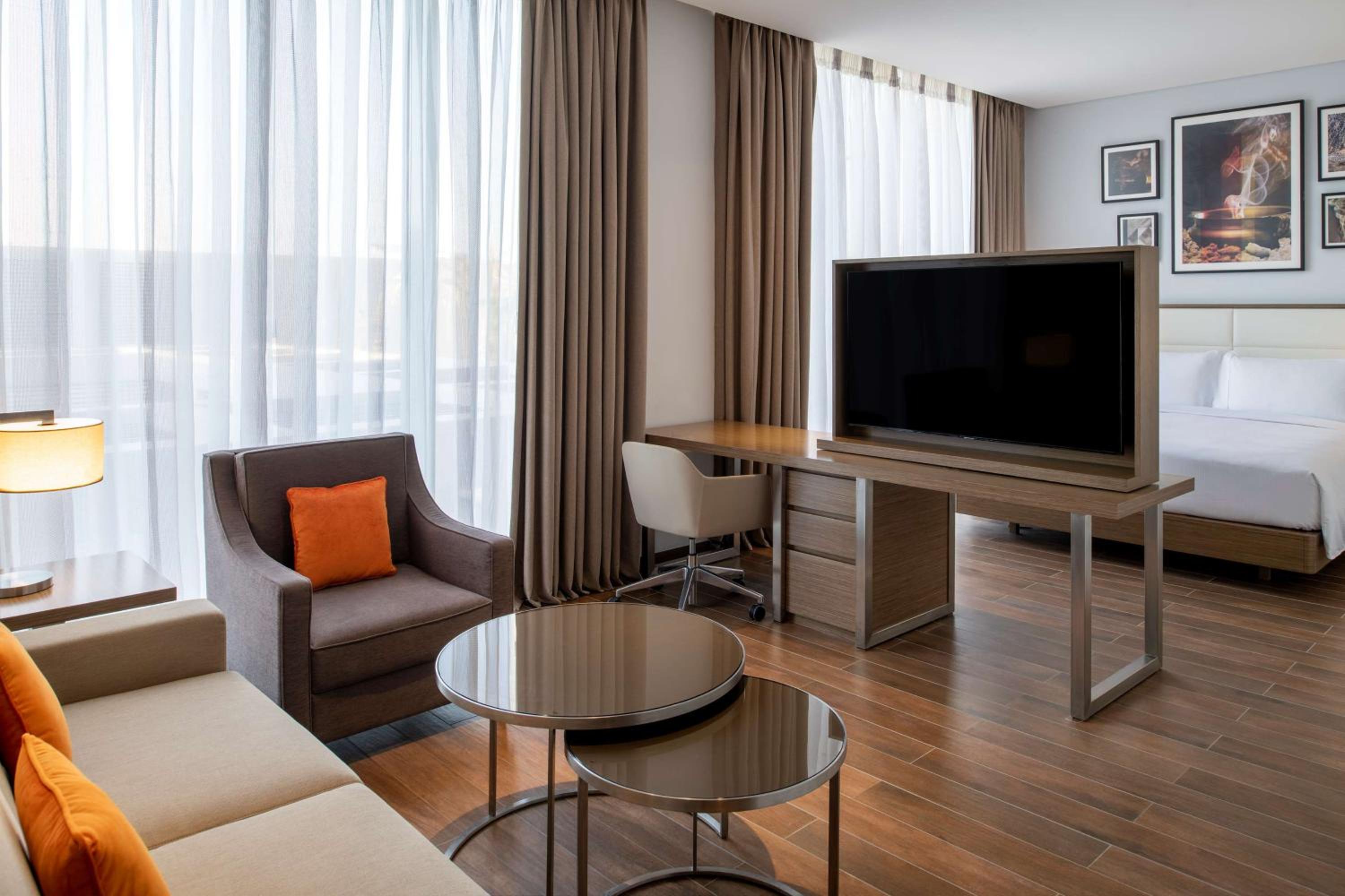 King Junior Suite - Accessible - Photo 2