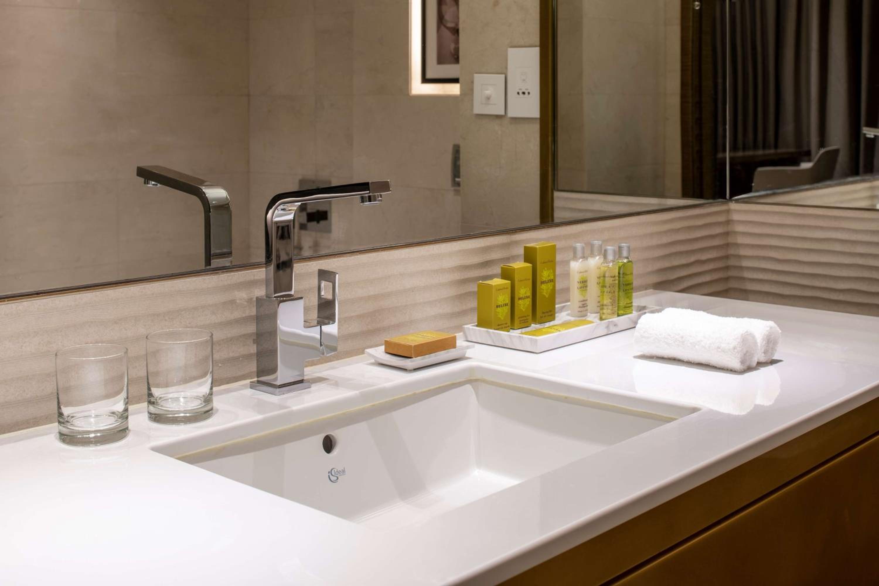 King Junior Suite - Accessible - Photo 3