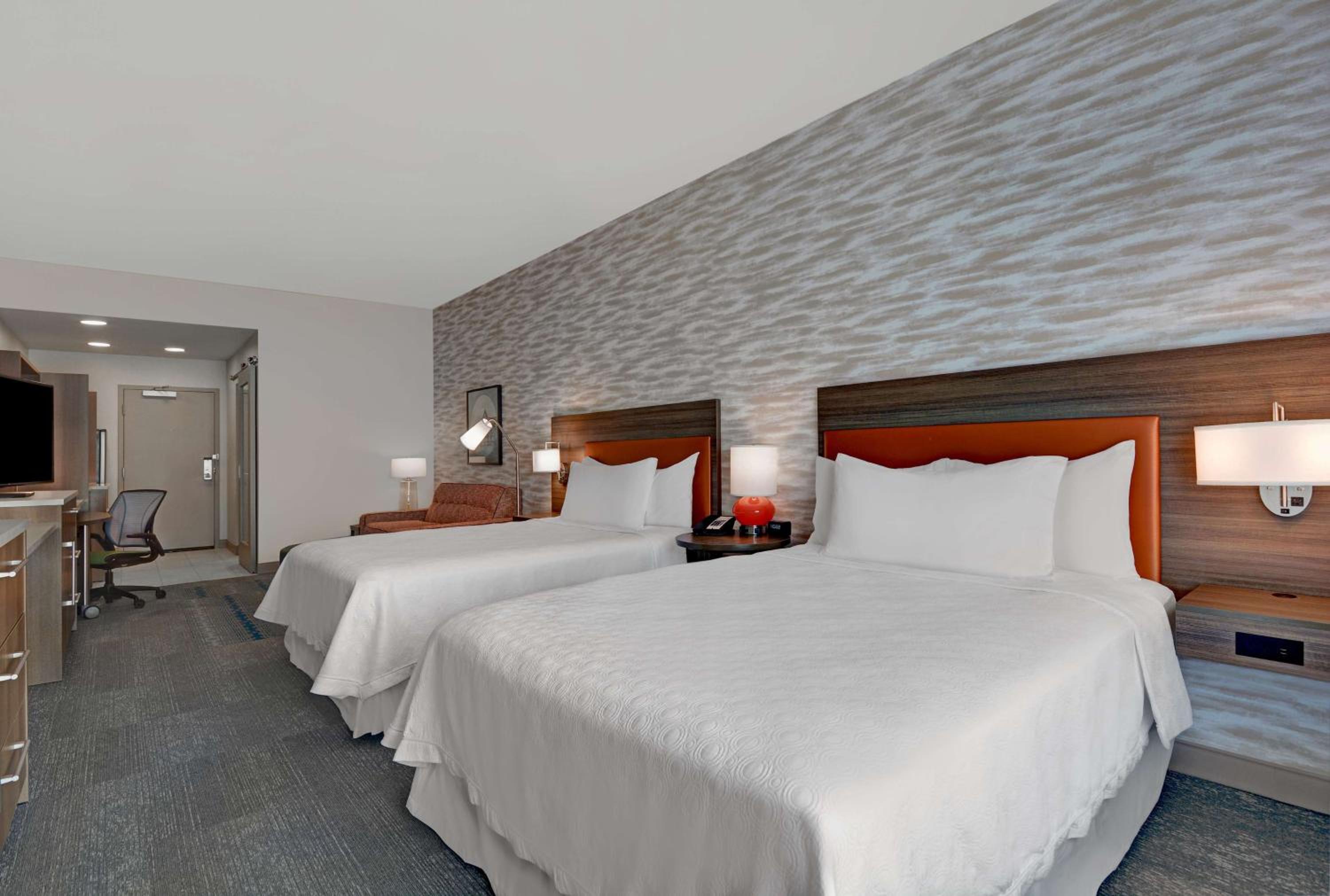 Queen Studio with Two Queen Beds - Non-Smoking - Photo 1
