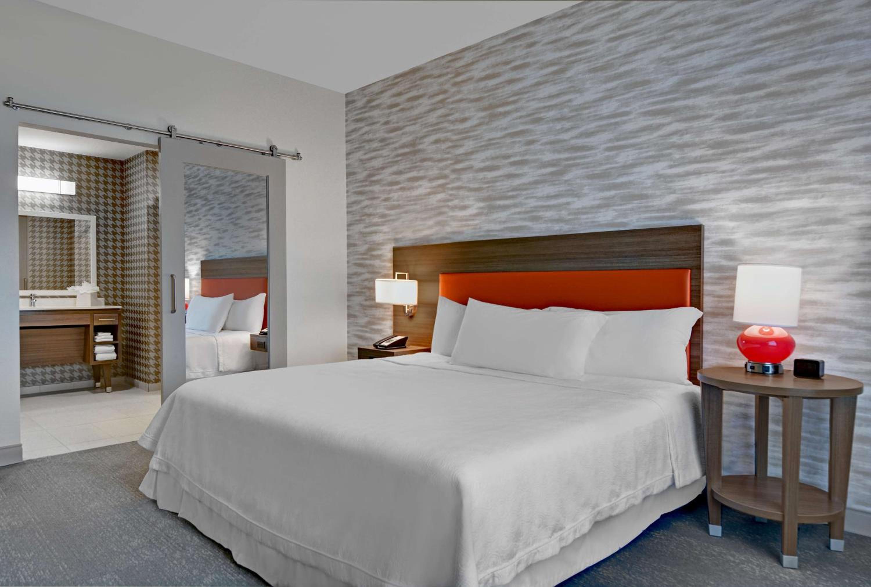 King Suite - Mobility Access/Non-Smoking - Photo 1