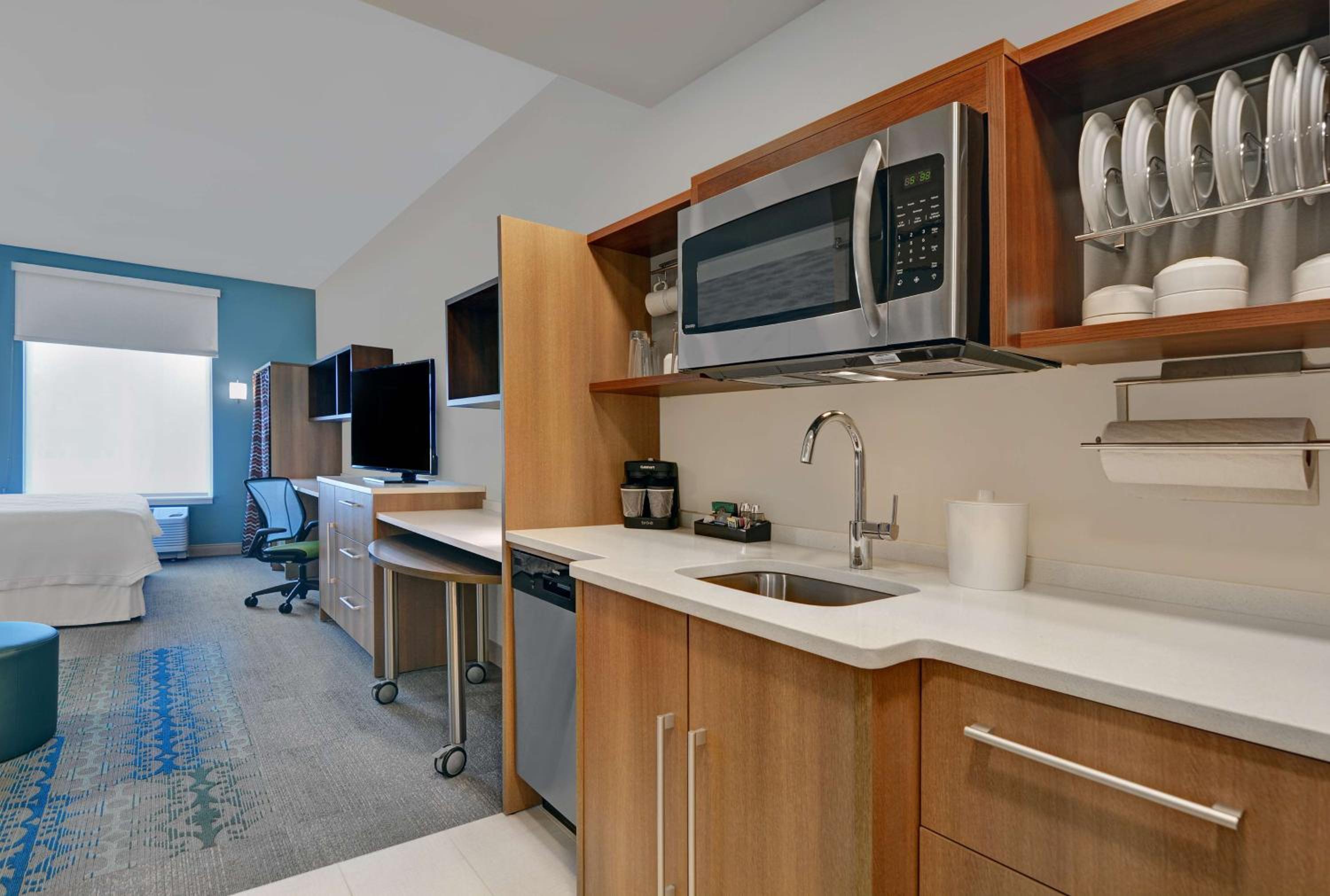 King Studio Suite - Non-Smoking - Photo 2