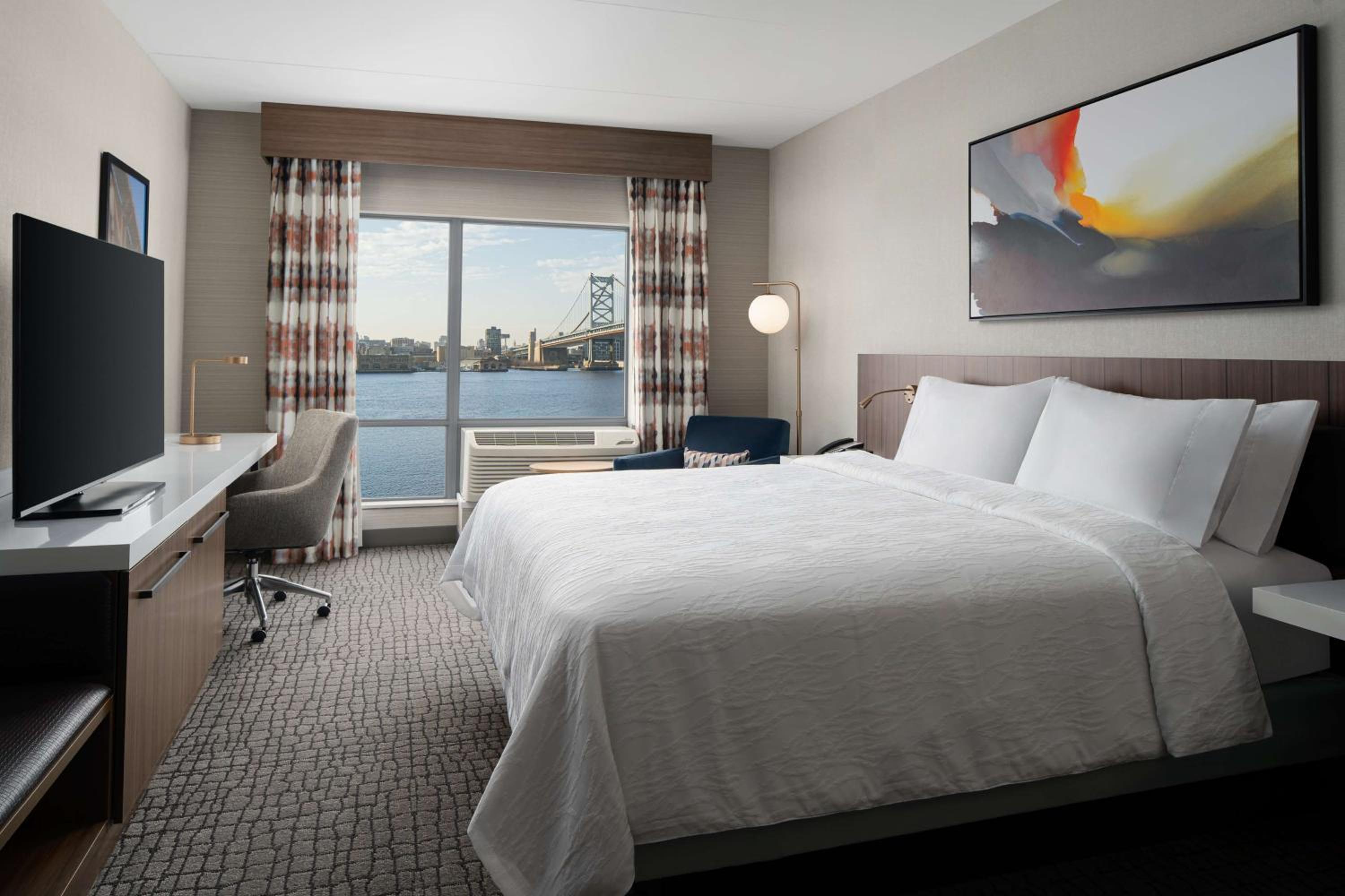 King Room with River View - Mobility/Hearing Accessible - Photo 4