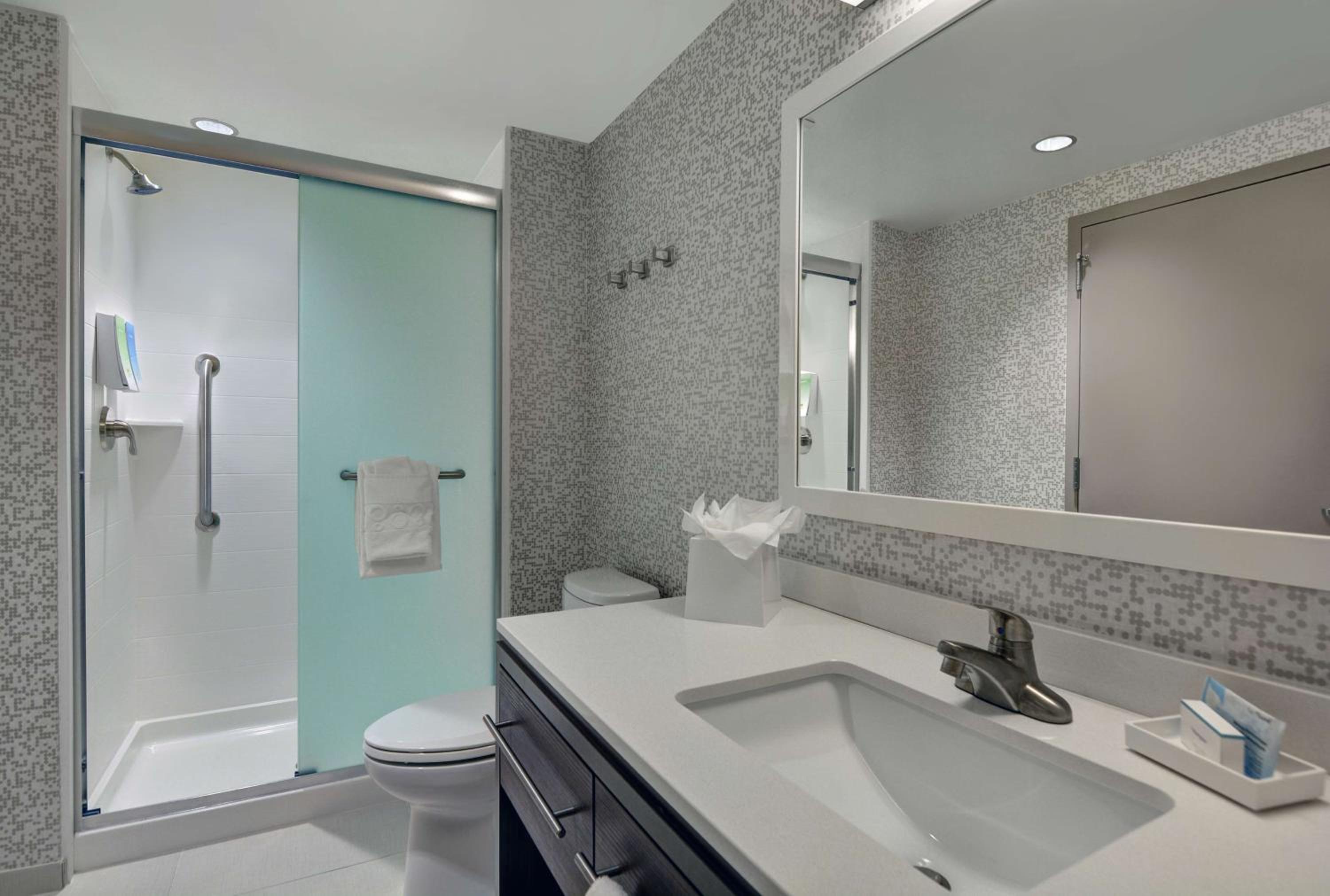 One-Bedroom King Suite - Non-Smoking - Photo 9