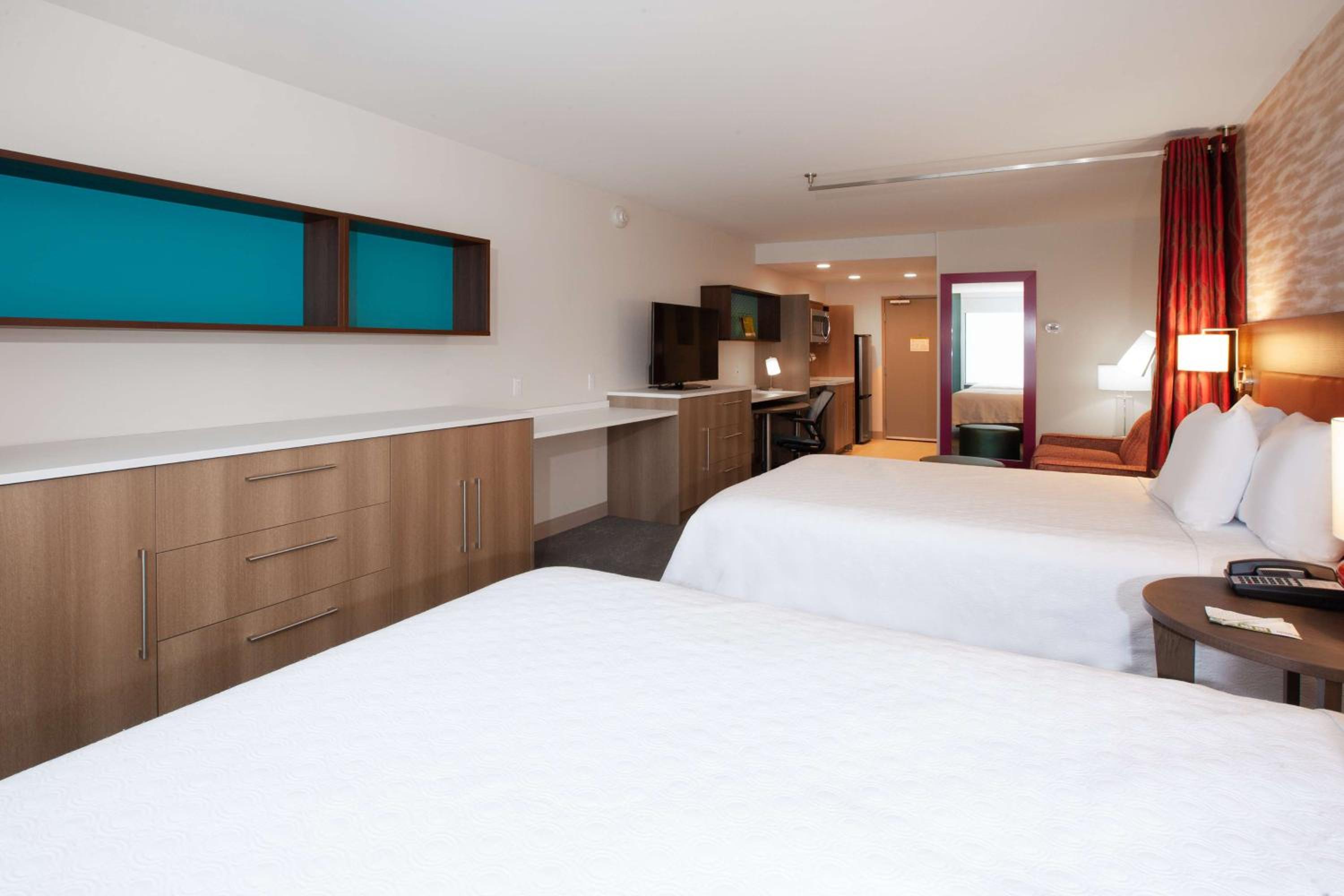 Queen Studio with Two Queen Beds - Non-Smoking - Photo 4