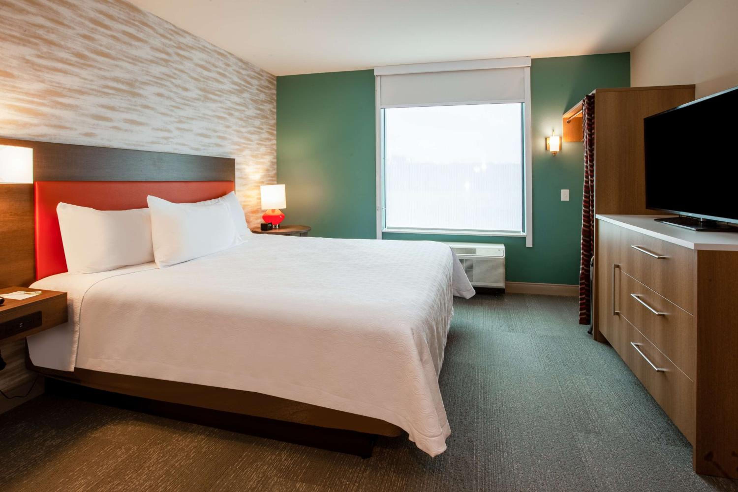 One-Bedroom King Suite - Non-Smoking - Photo 2