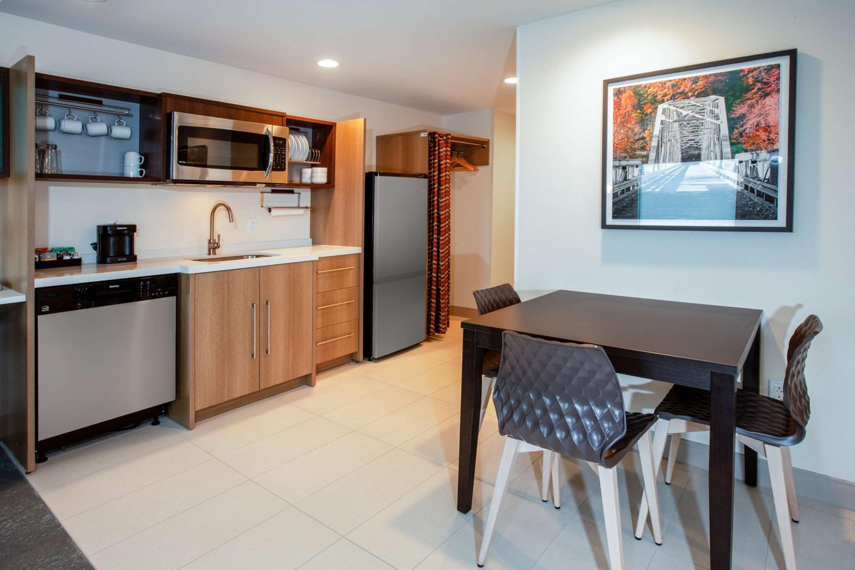 One-Bedroom King Suite - Non-Smoking - Photo 3