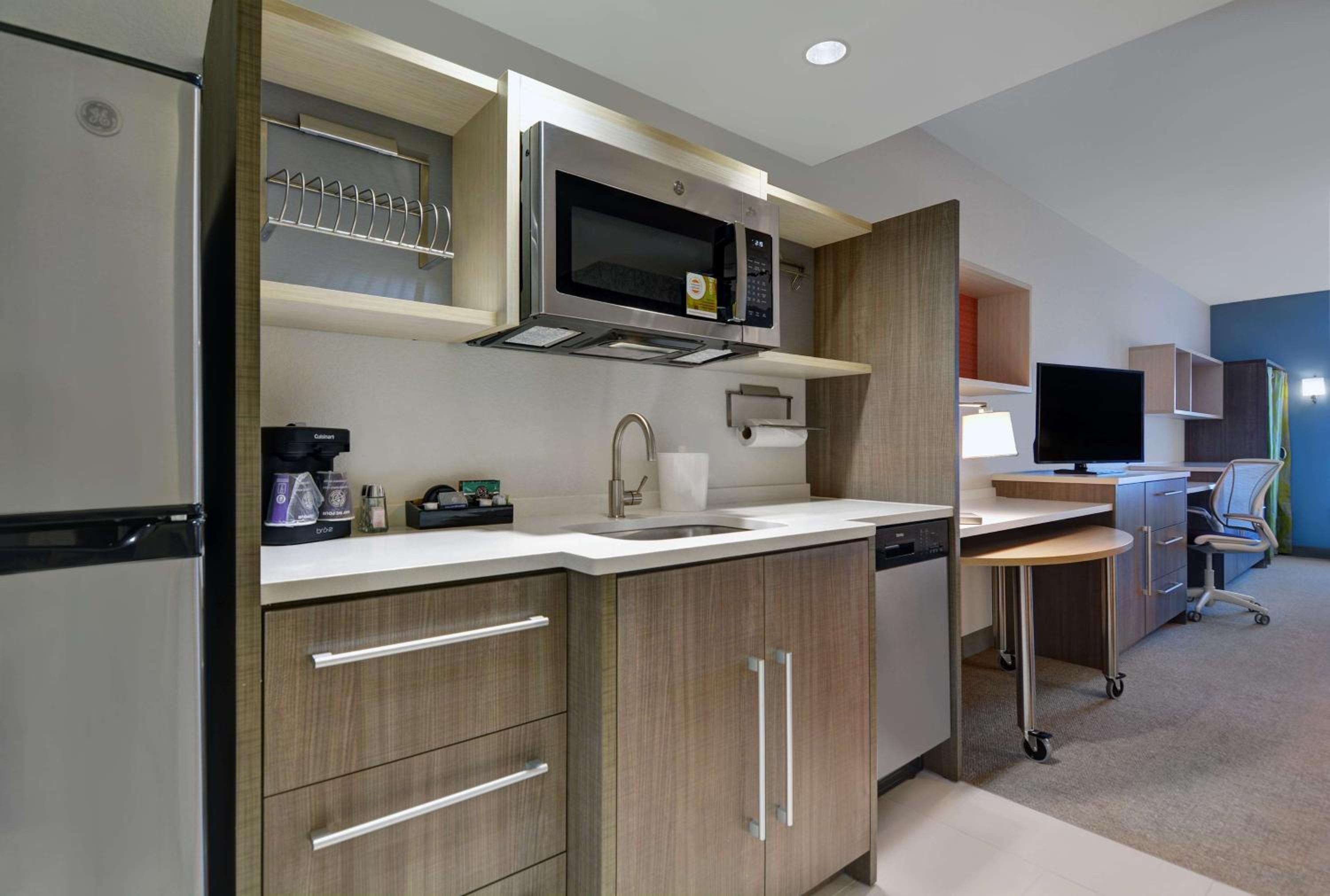 King Studio Suite - Non-Smoking - Photo 6