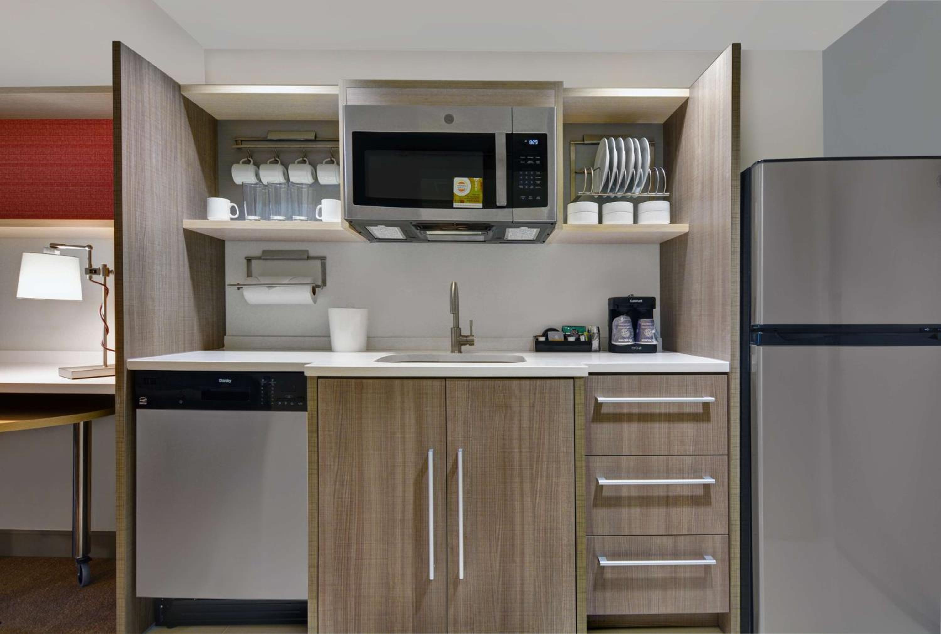 King Studio Suite - Non-Smoking - Photo 2
