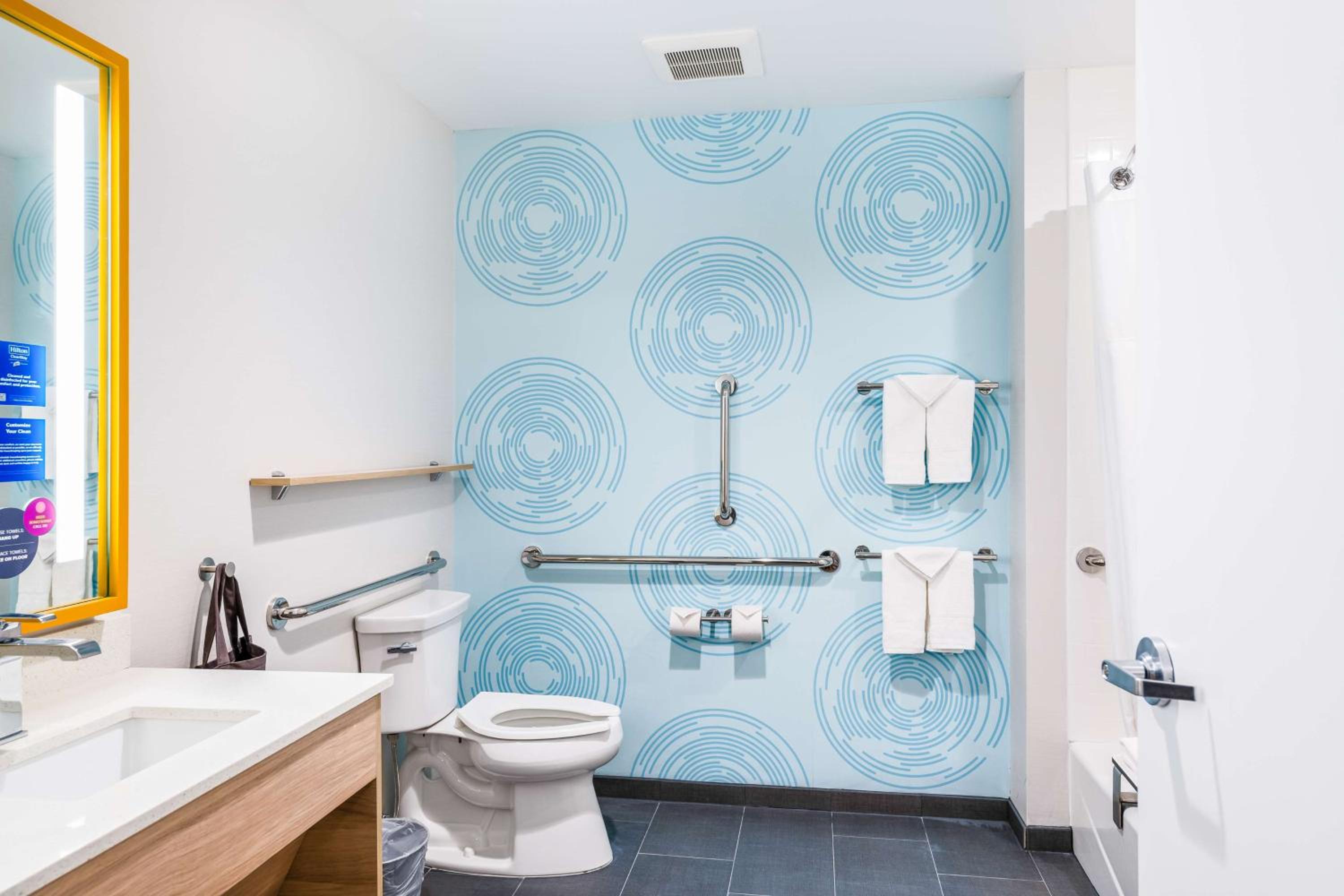 King Room with Bath Tub - Mobility Access - Photo 2