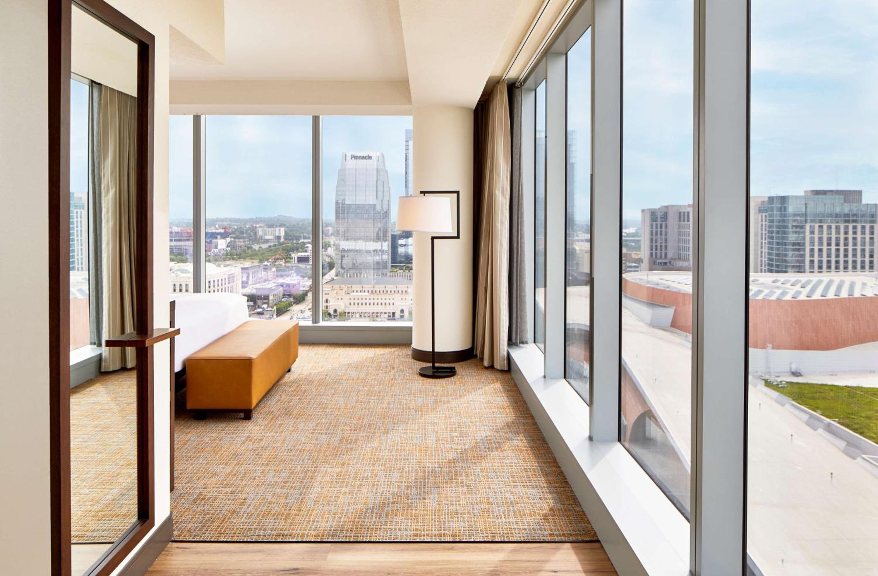 Corner King Suite - Photo 11