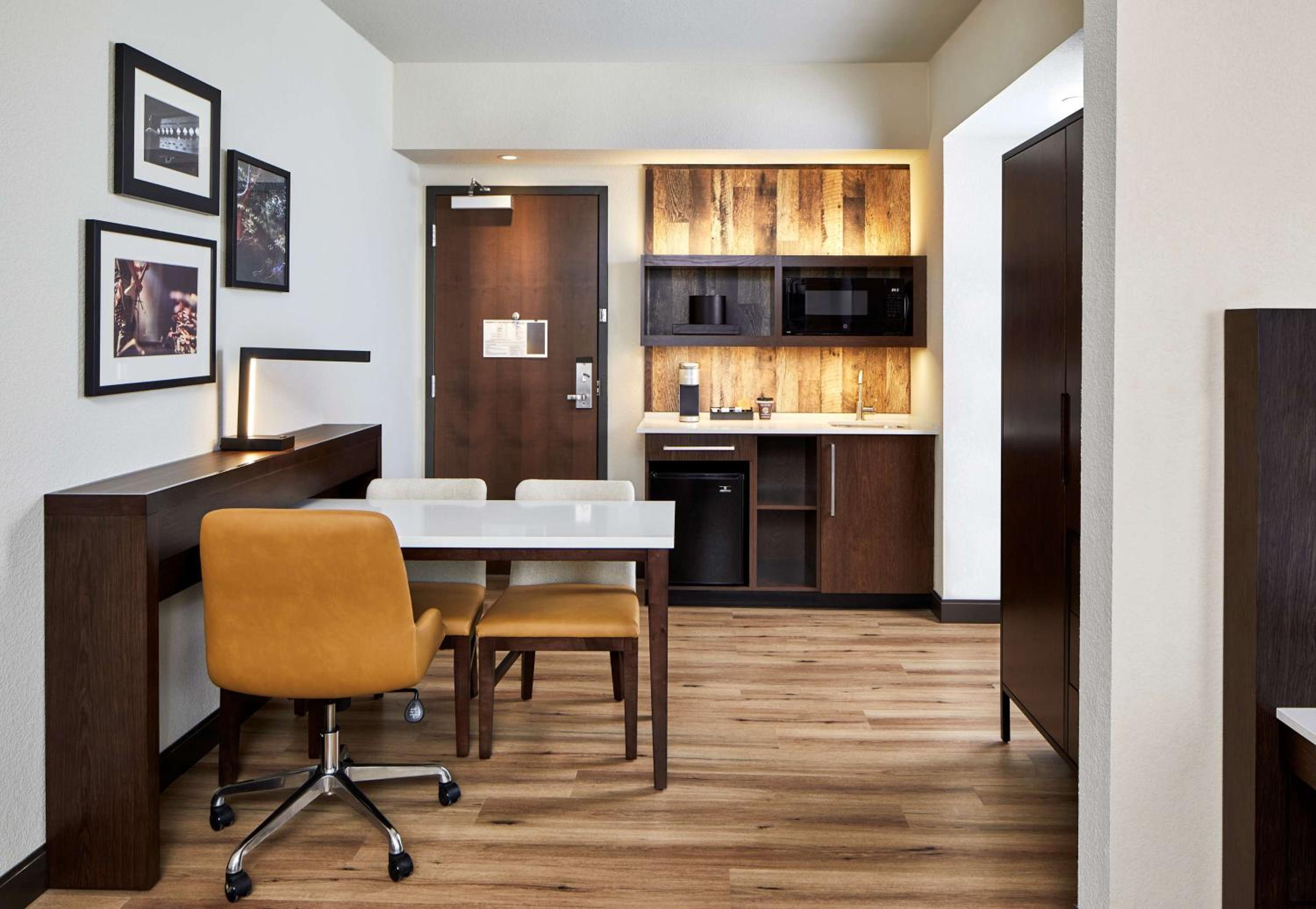 King Studio Suite - Photo 7