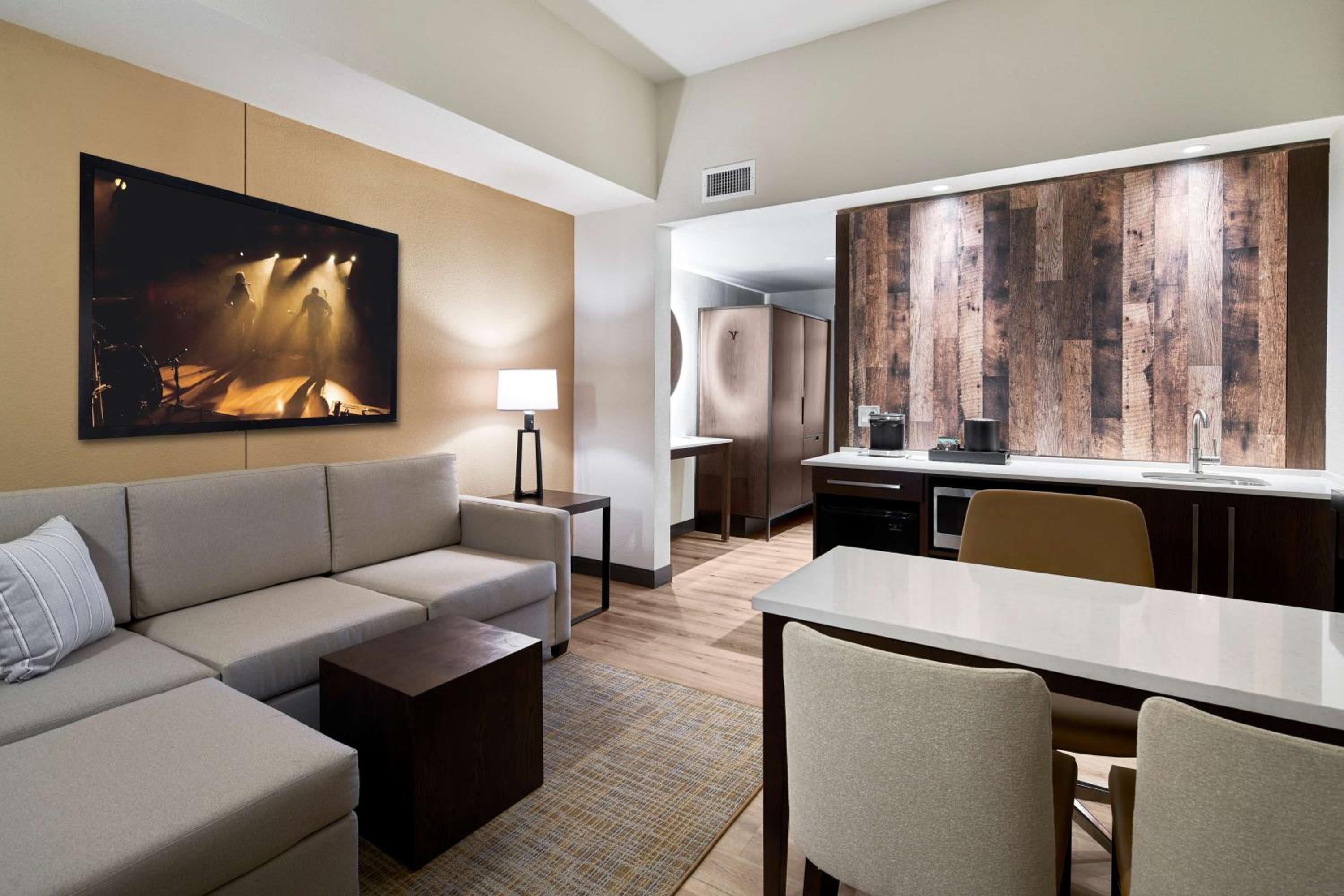 King Suite - Photo 9