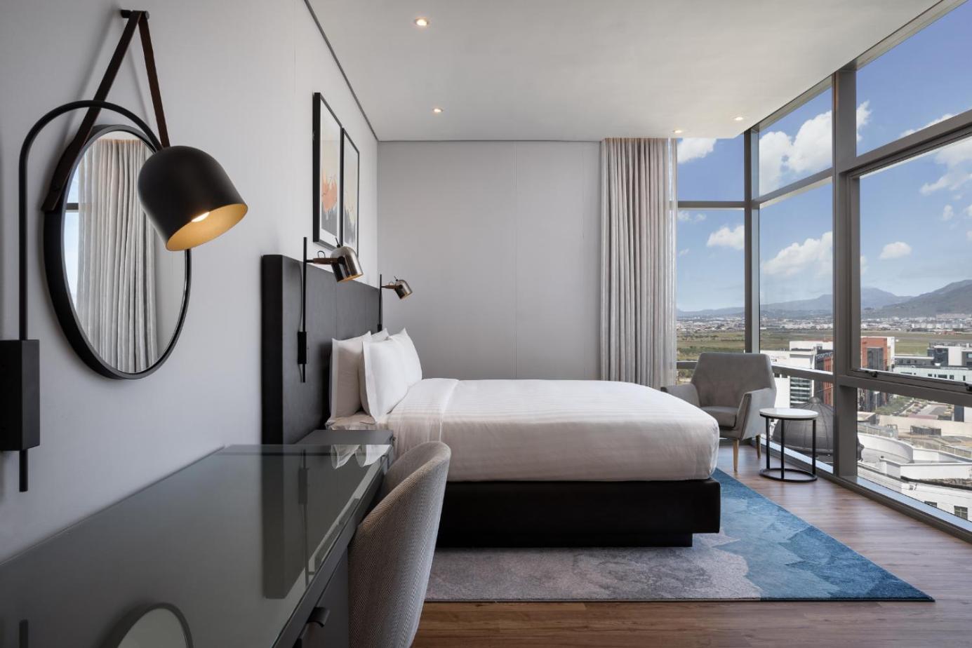 Guest room, 1 King, Limited view - Photo 5