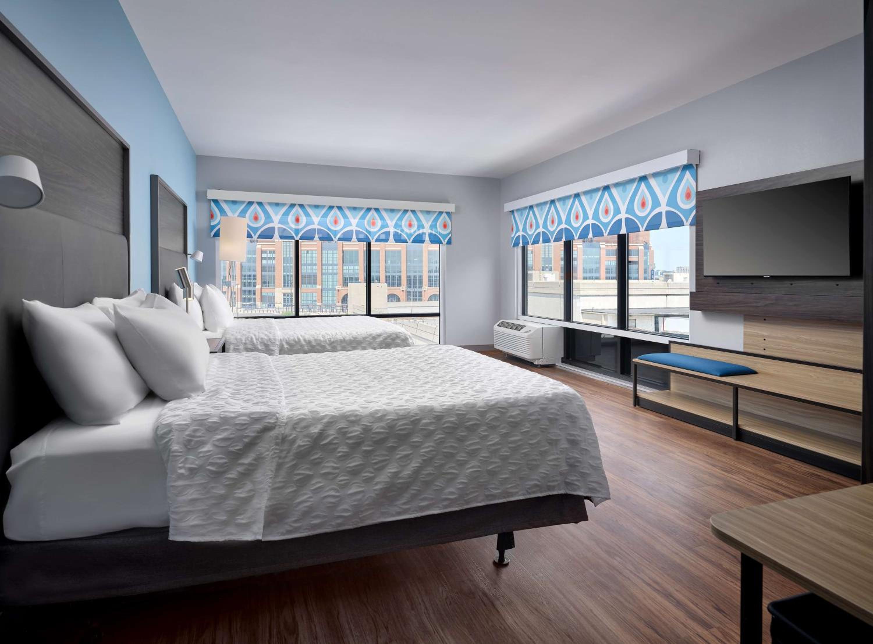 Queen Room with Two Queen Beds and Bath Tub - Mobility Accessible - Photo 3