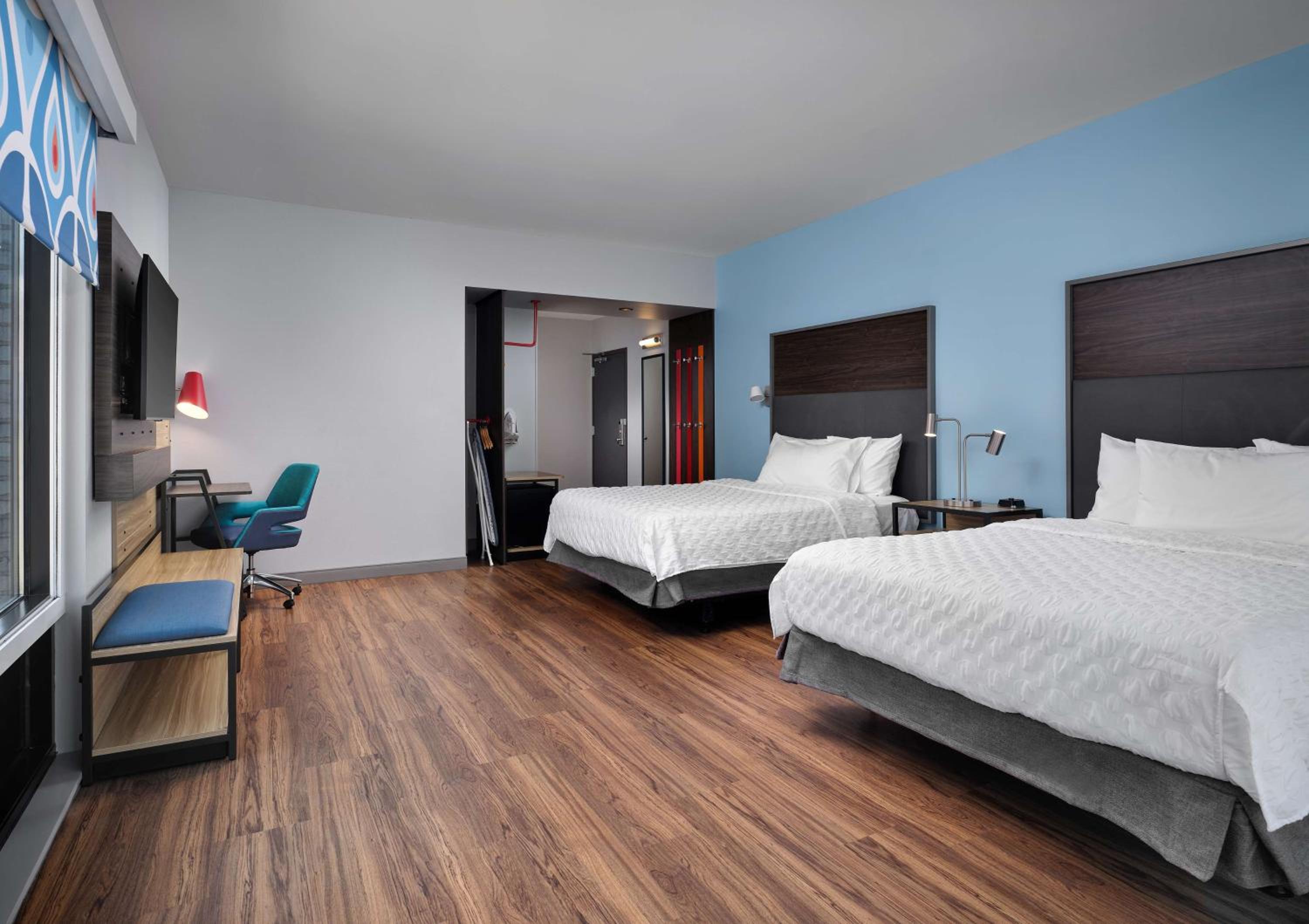 Queen Room with Two Queen Beds and Bath Tub - Mobility Accessible - Photo 2