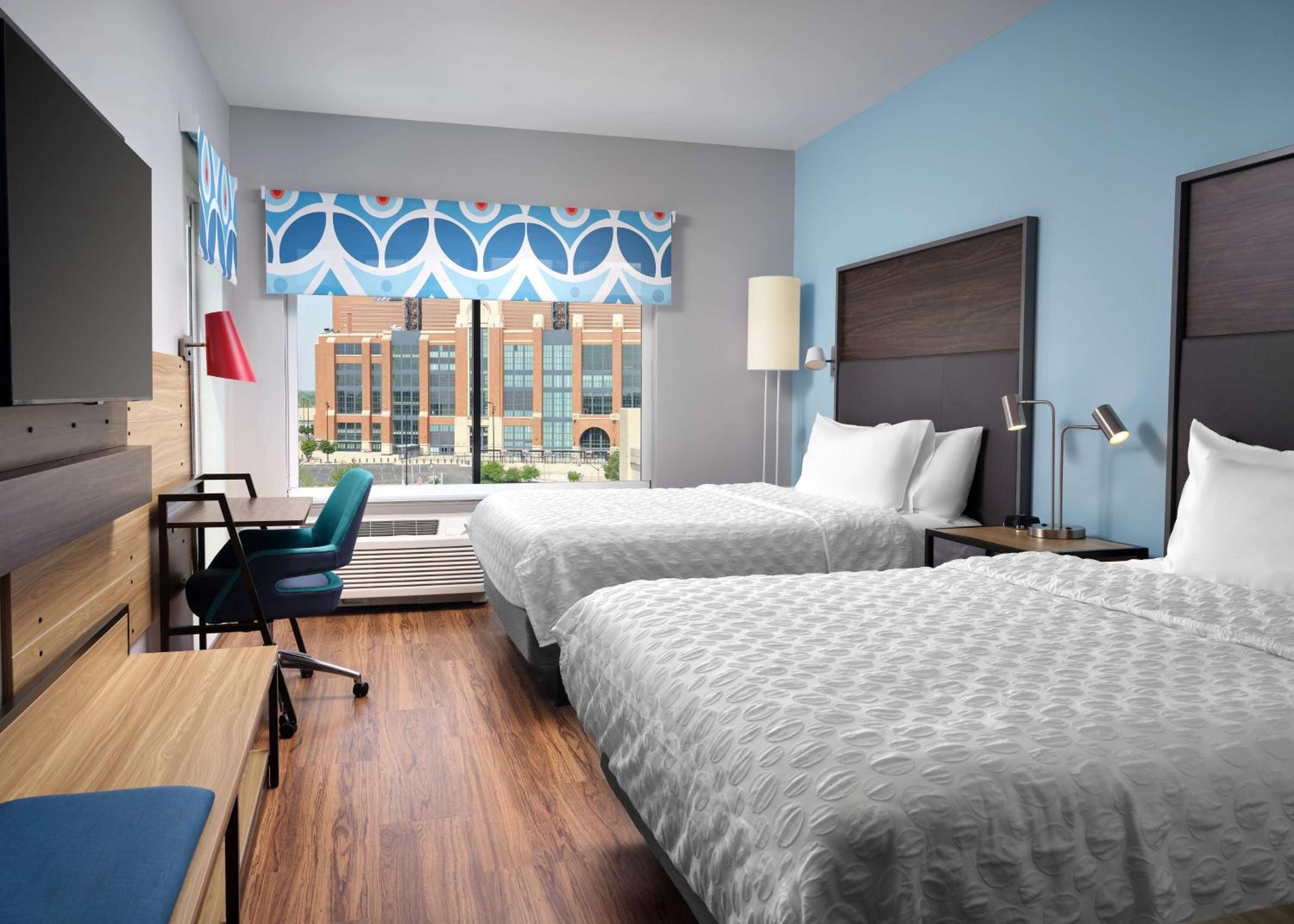 Queen Room with Two Queen Beds - Photo 2