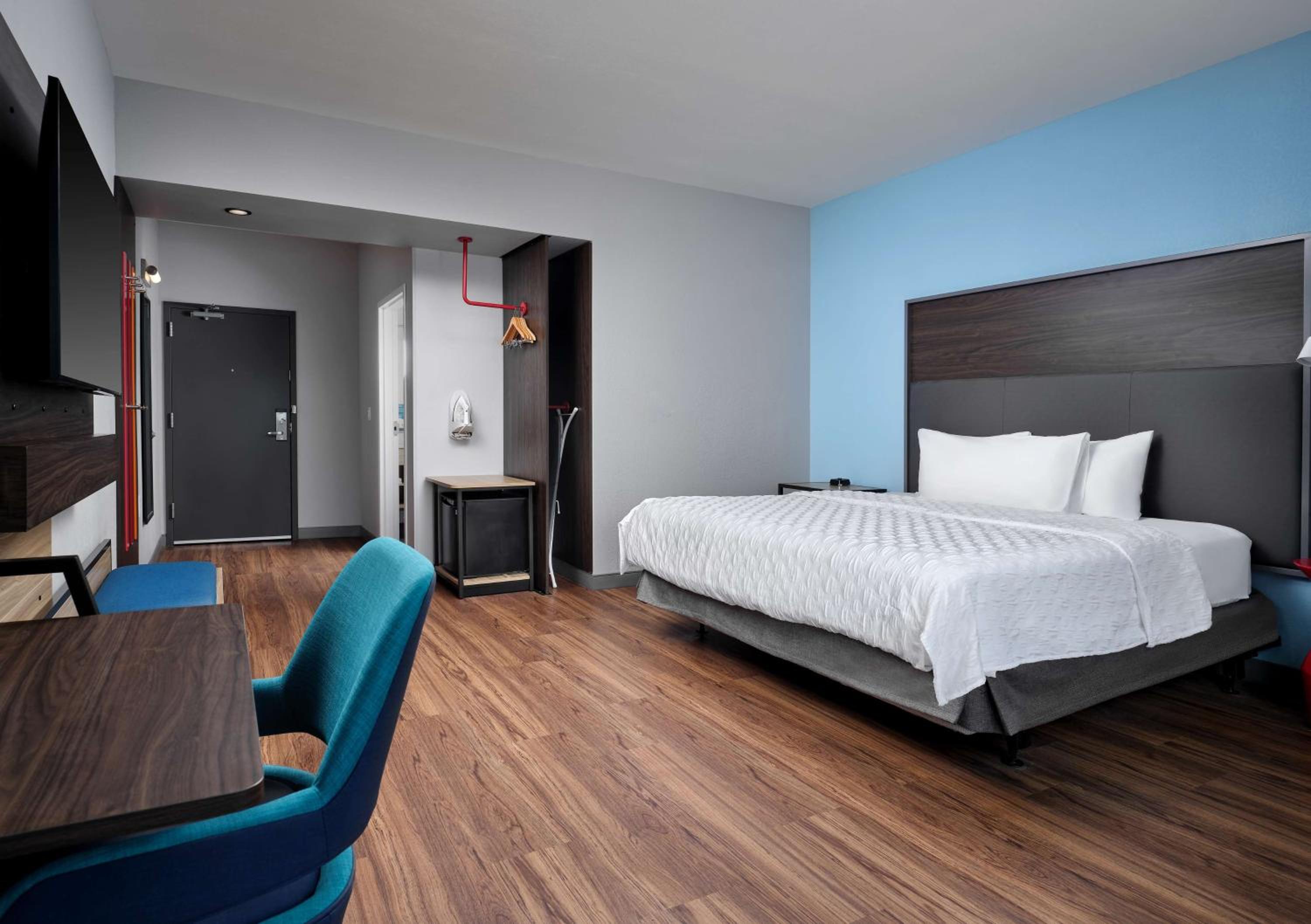 King Room with Bath Tub - Mobility Access - Photo 4