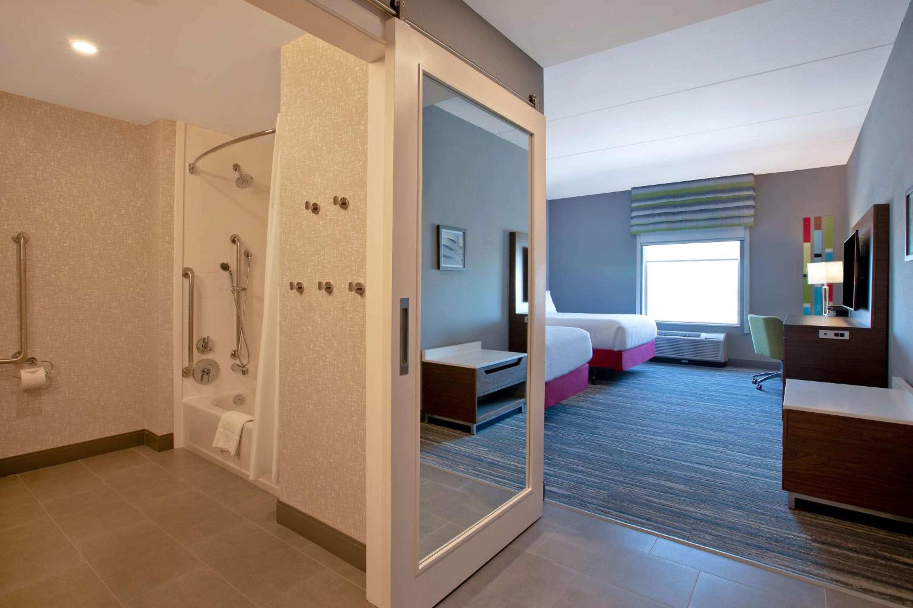 Queen Room with Two Queen Beds - Mobility and Hearing Access/Non-Smoking - Photo 5