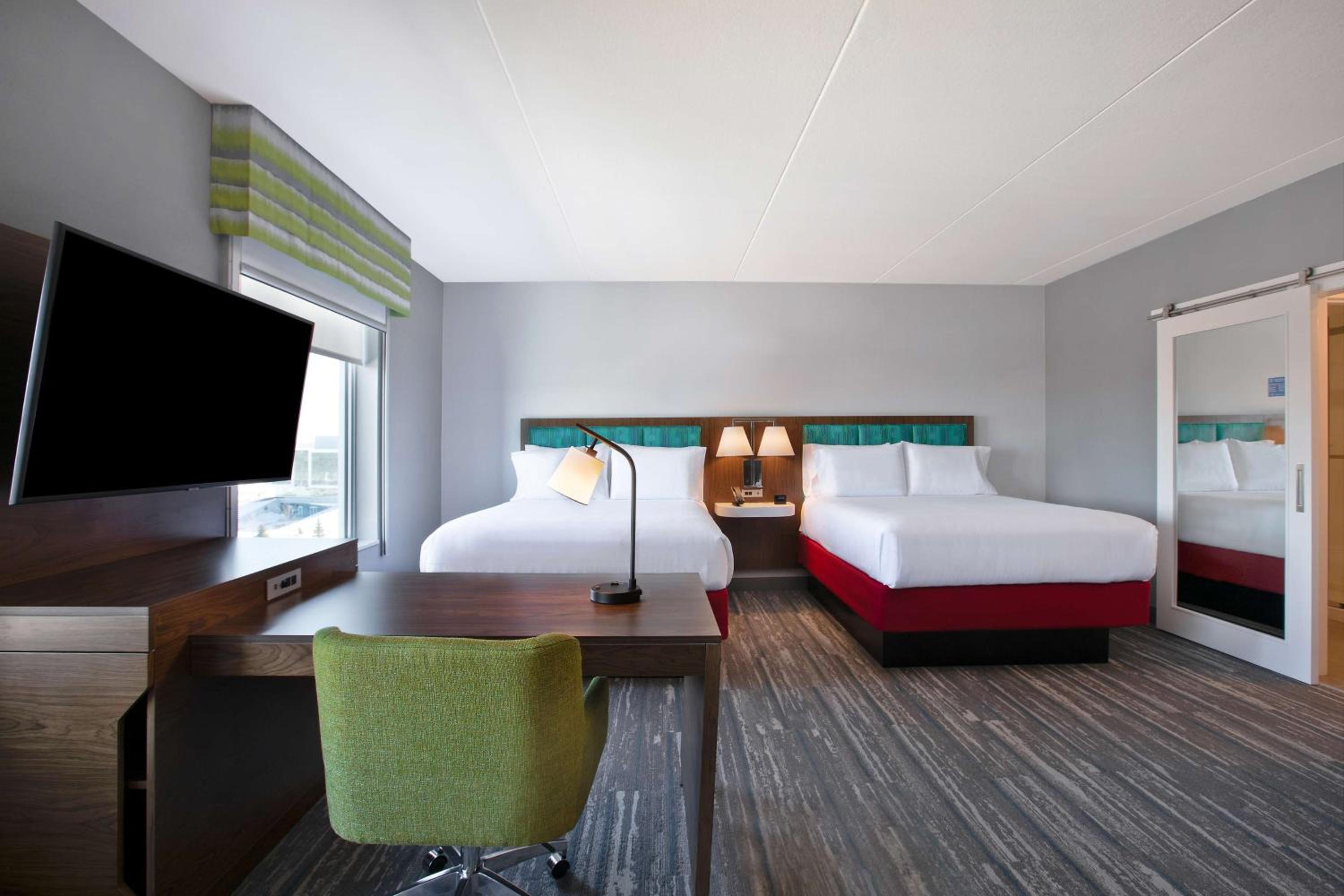 Queen Studio Suite with Two Queen Beds - Non-Smoking - Photo 2