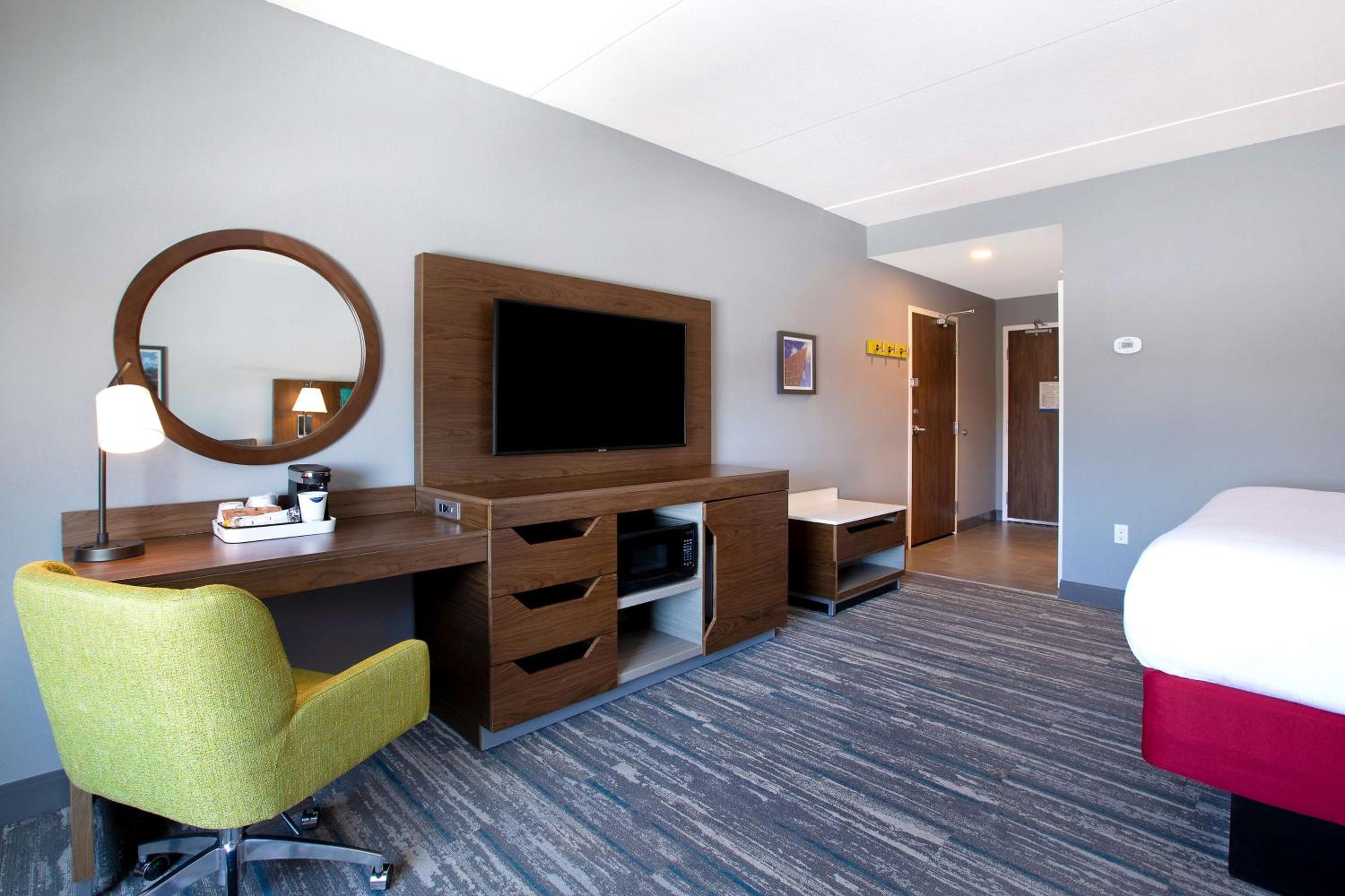 King Room with Sofa Bed - Photo 1