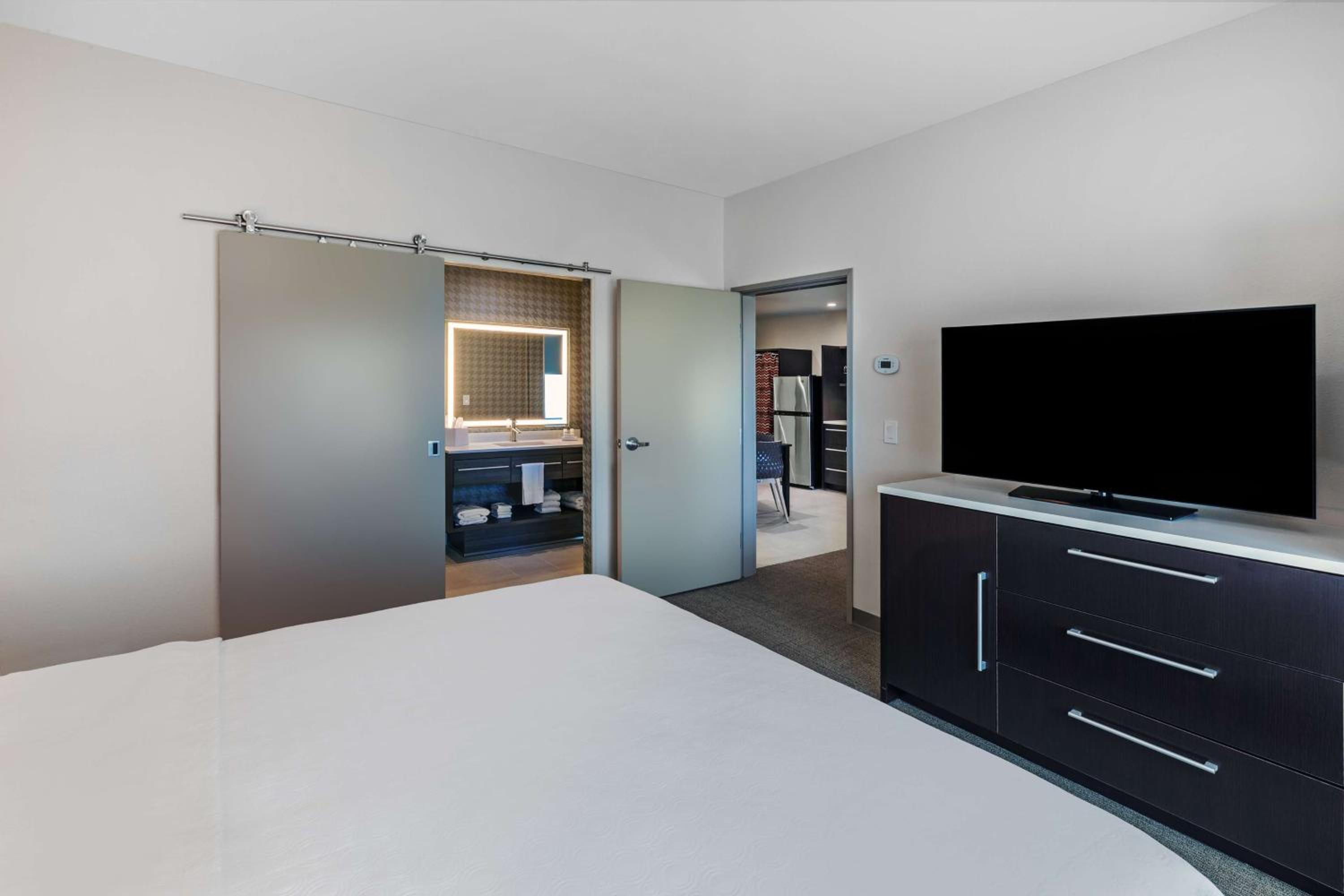 One-Bedroom King Suite - Non-Smoking - Photo 4