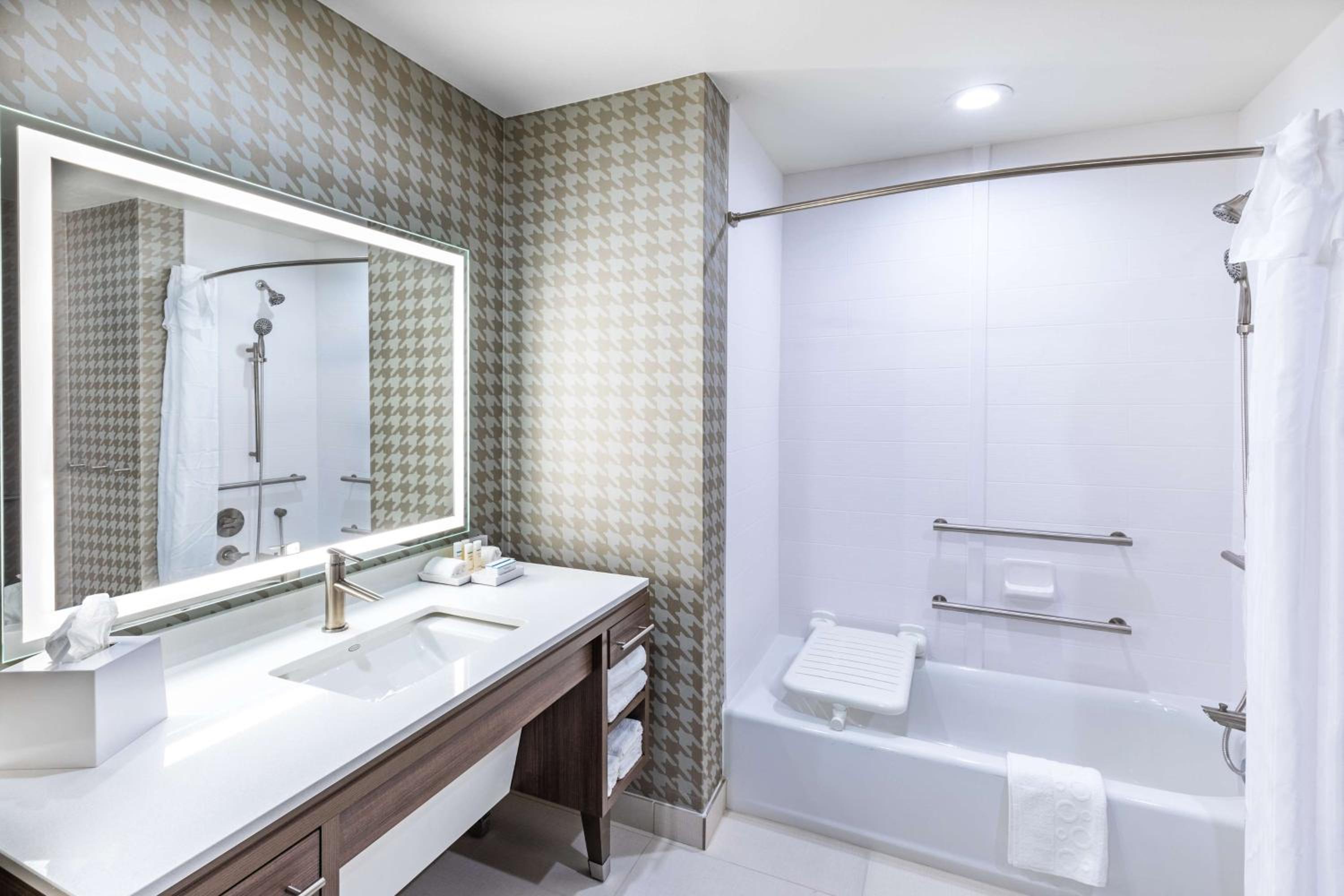 King Studio Suite - Mobility Access/Non-Smoking - Photo 2