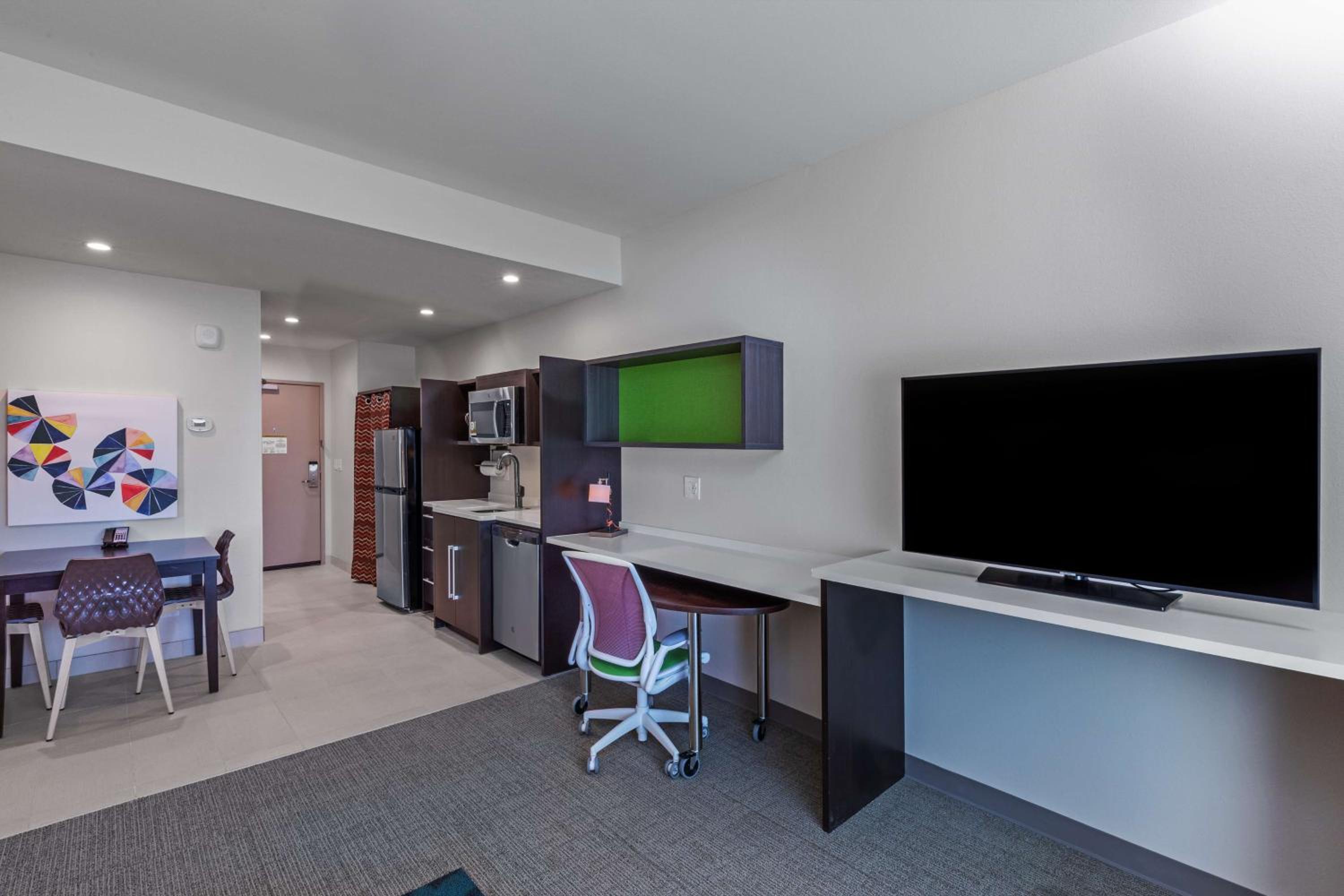 One-Bedroom King Suite - Non-Smoking - Photo 5