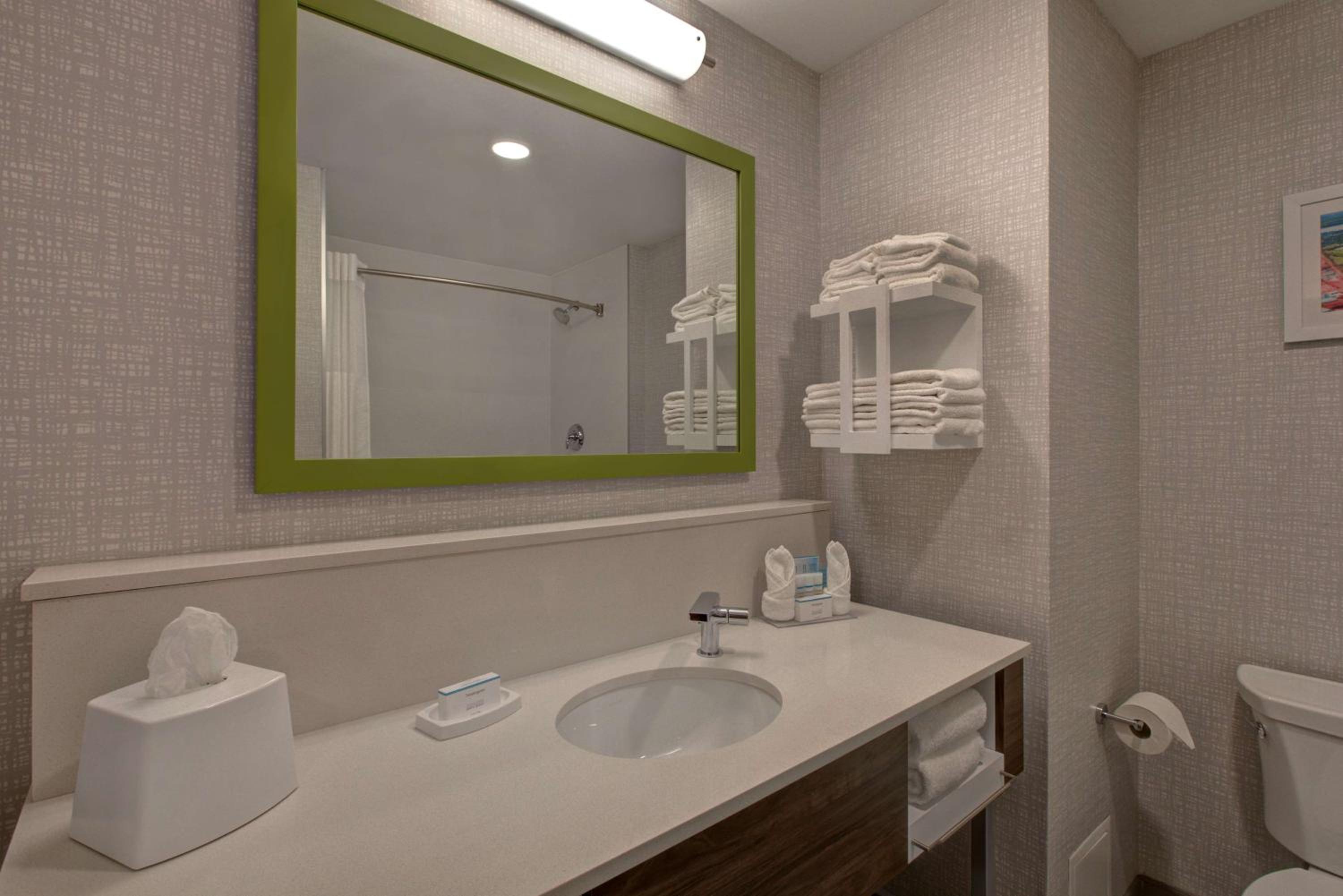 Queen Room with Two Queen Beds - Photo 9