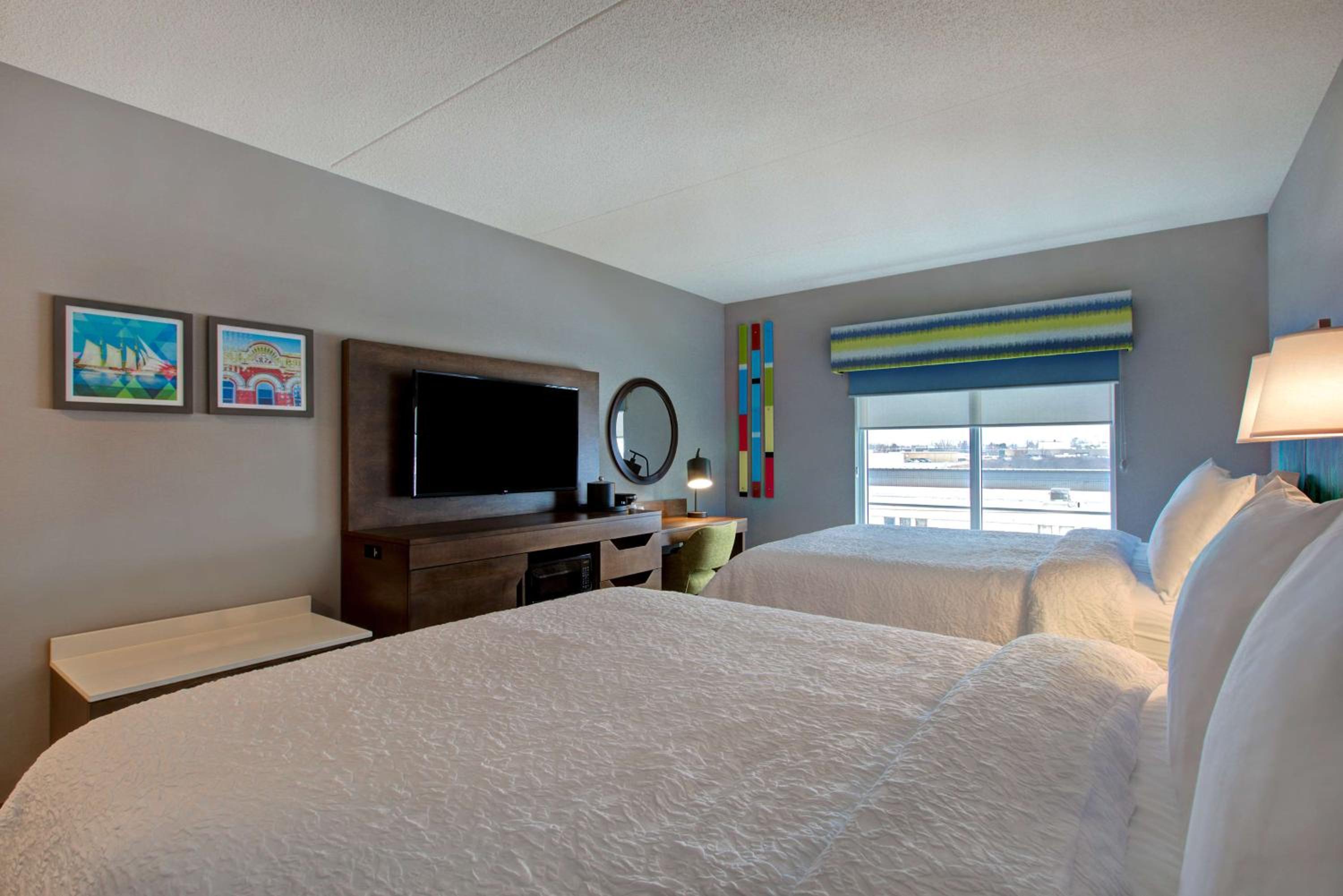 Queen Room with Two Queen Beds - Photo 3