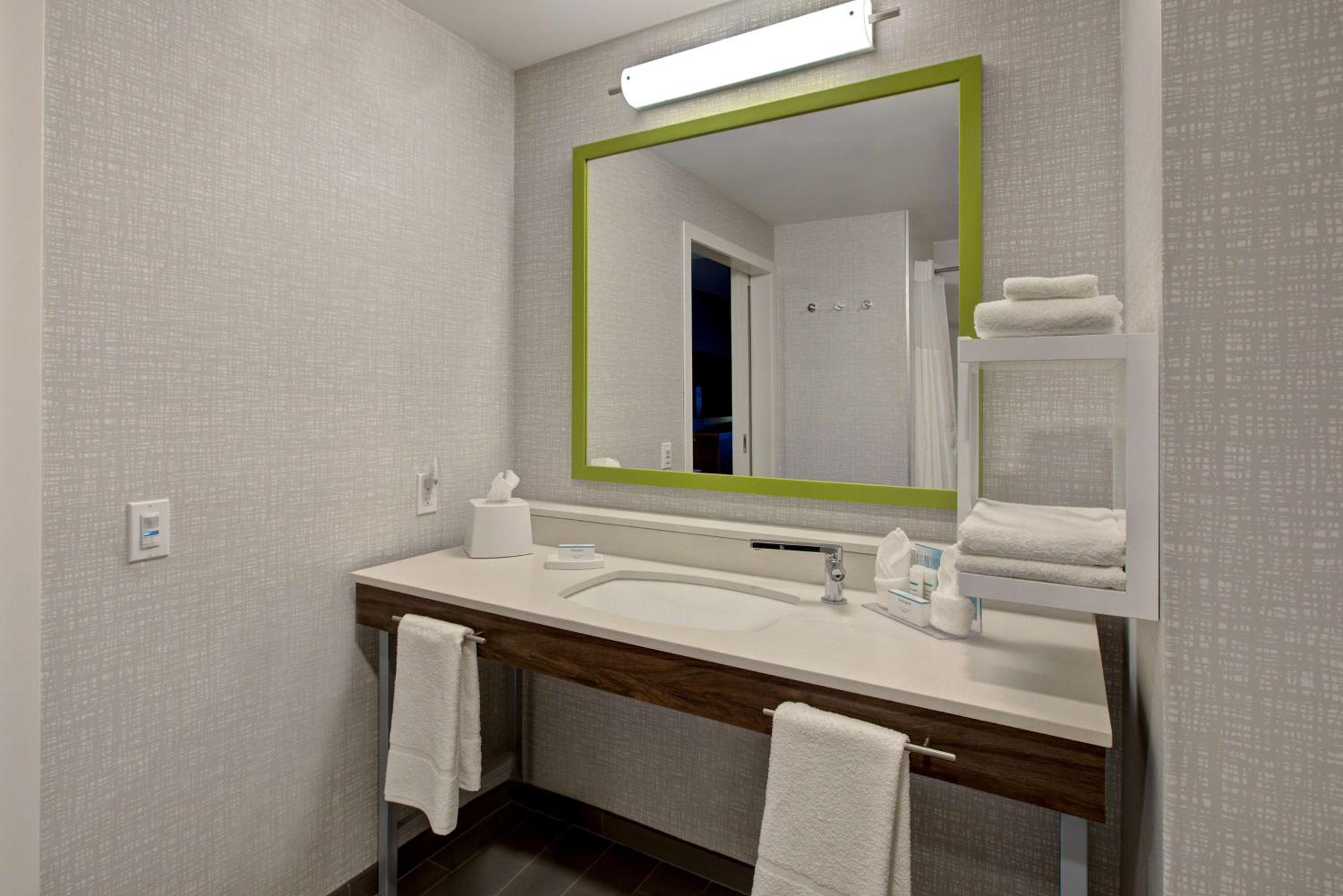 King Room - Mobility Access/Non-Smoking - Photo 4