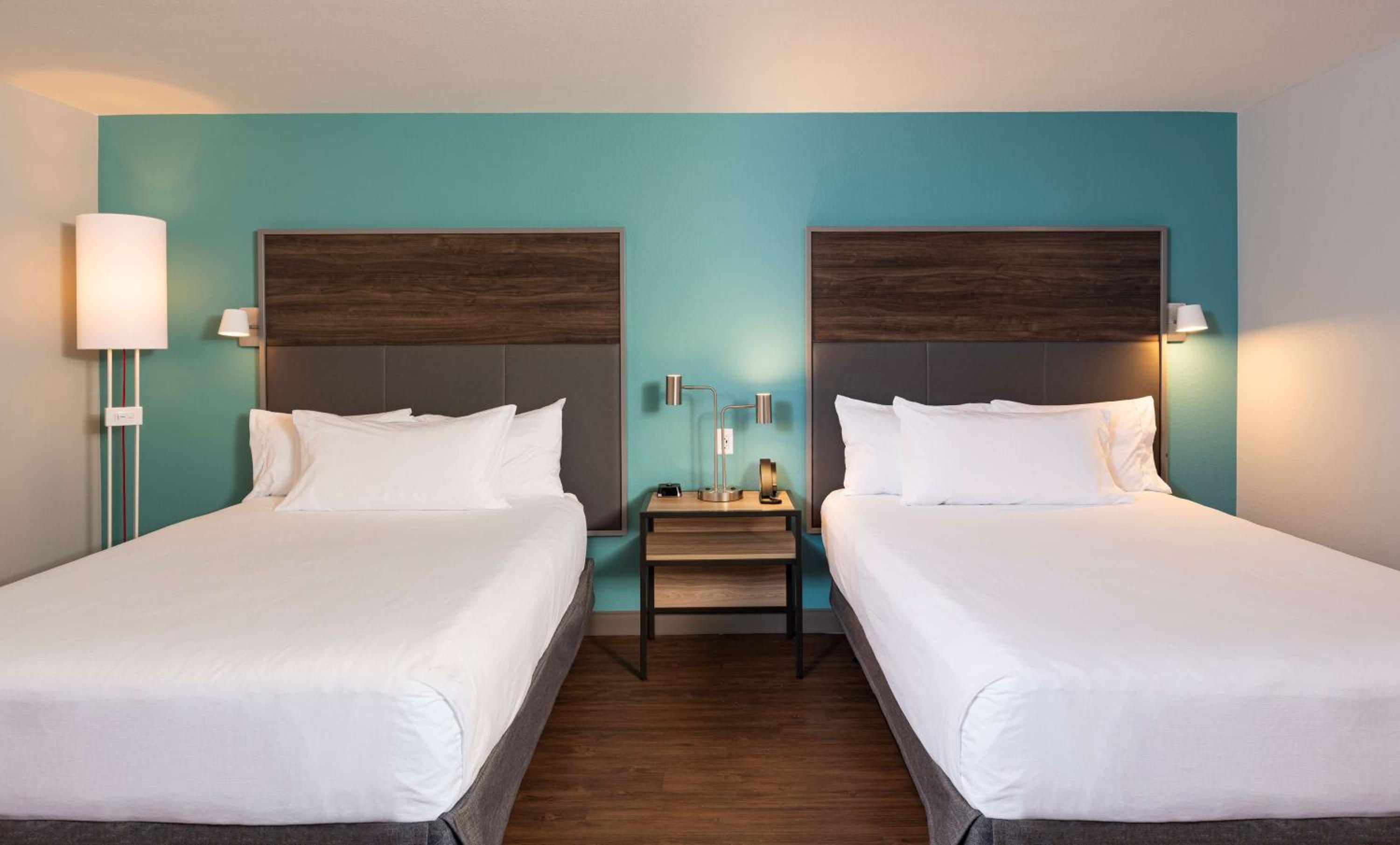 Queen Room with Two Queen Beds - Photo 2