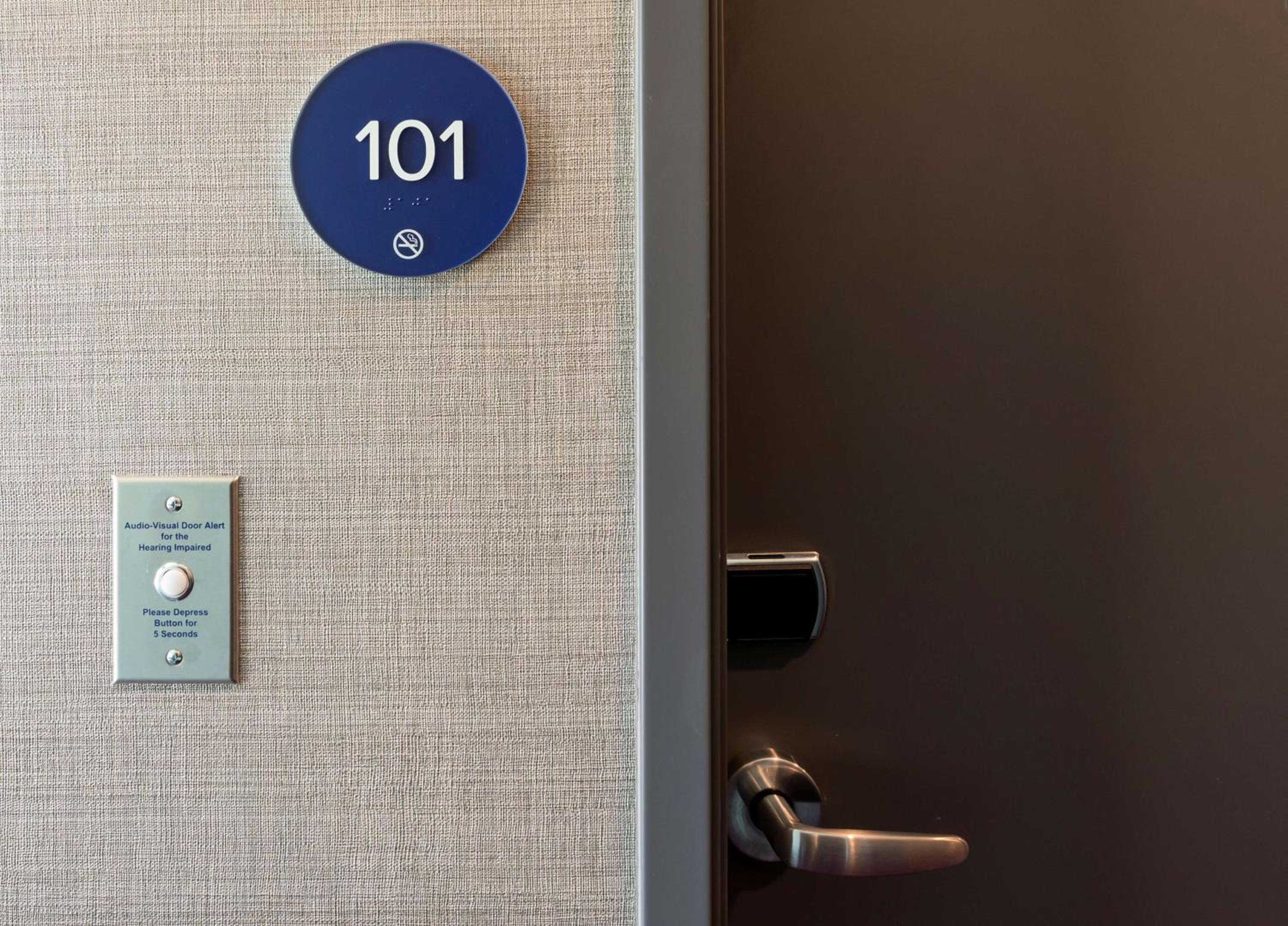 King Room - Hearing Access - Photo 4