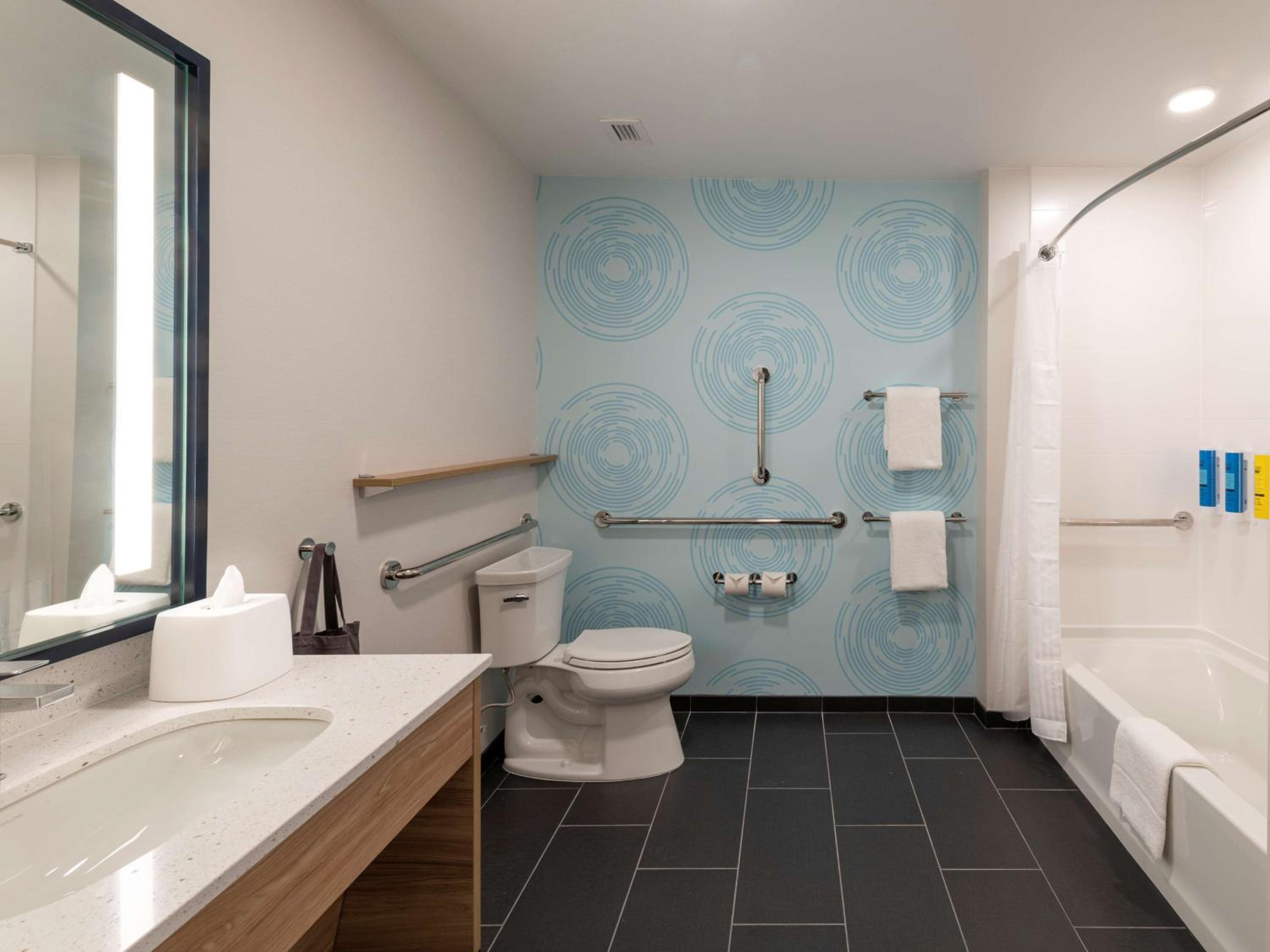 King Room with Bath Tub - Mobility Access - Photo 4