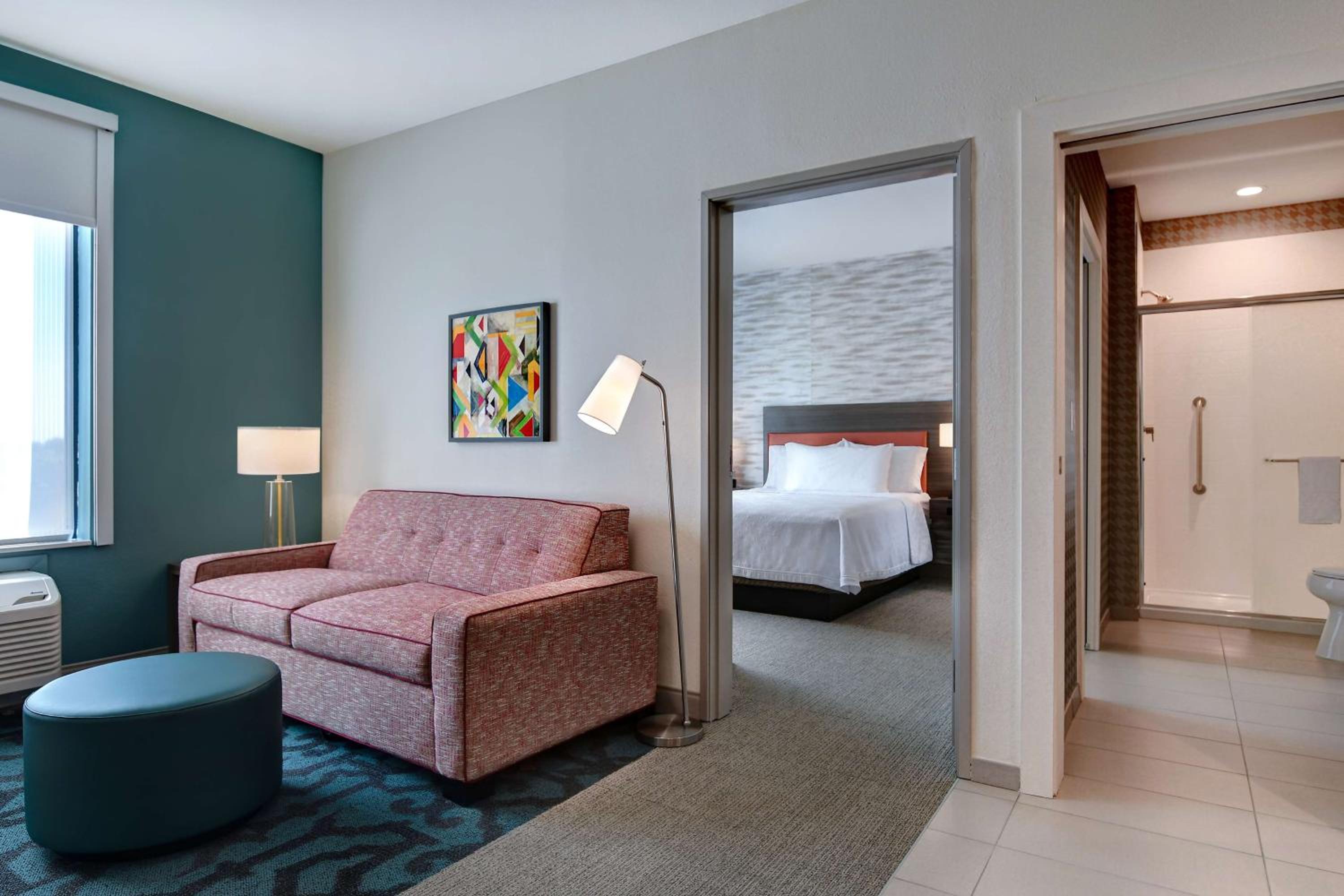 One-Bedroom Queen Suite - Non-Smoking - Photo 1
