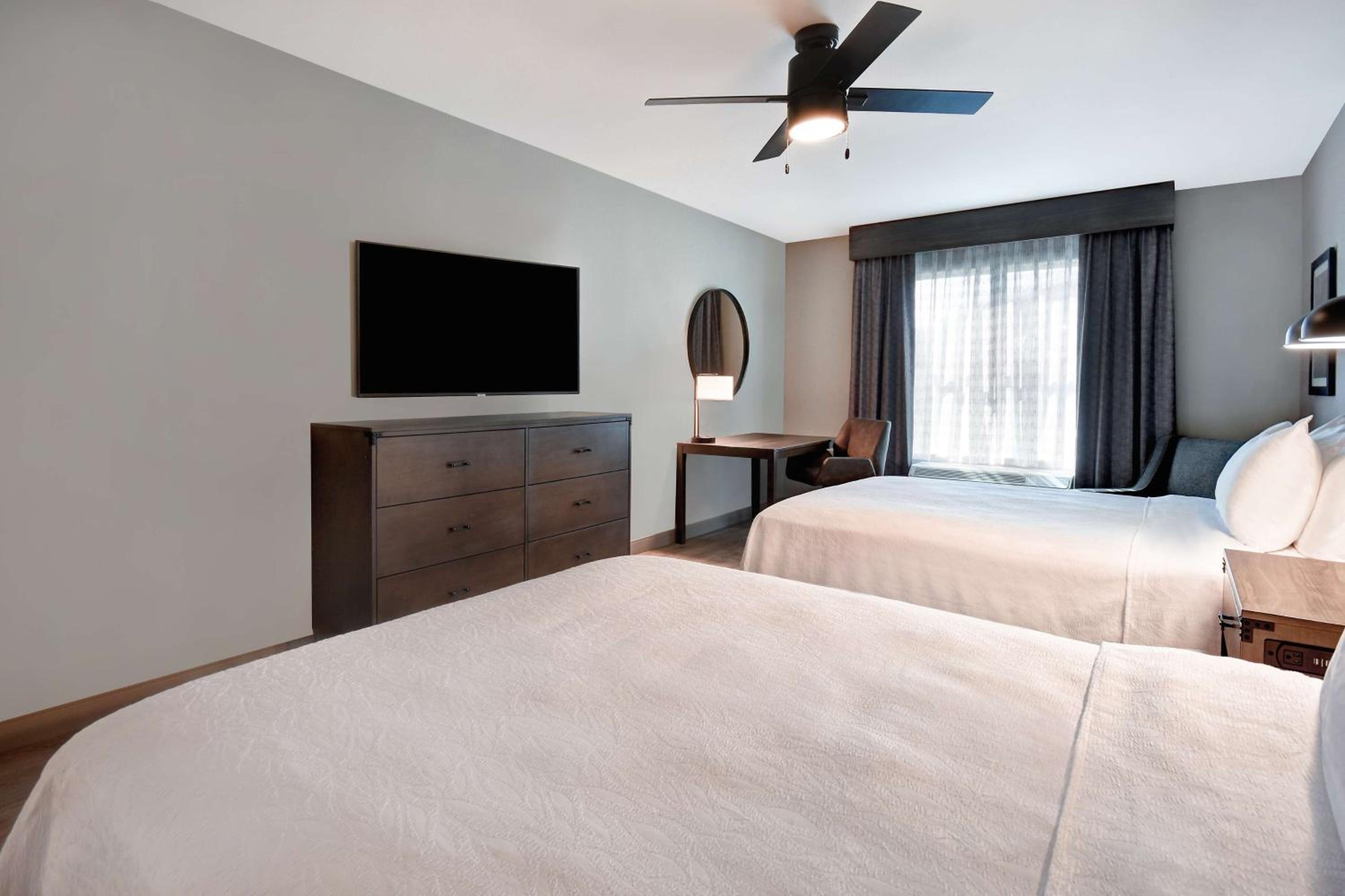One-Bedroom Queen Suite with Two Queen Beds - Non-Smoking - Photo 1