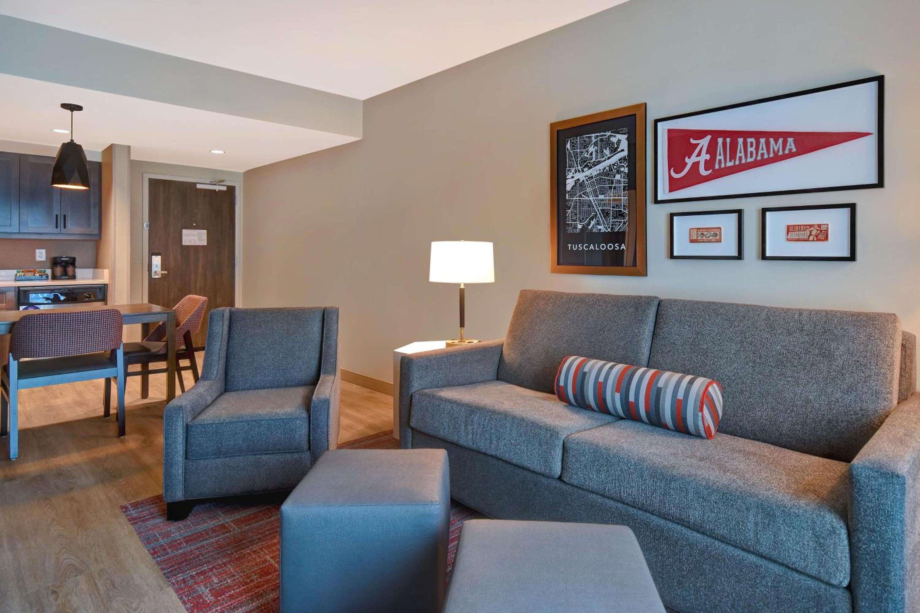 One-Bedroom Queen Suite with Two Queen Beds - Non-Smoking - Photo 4