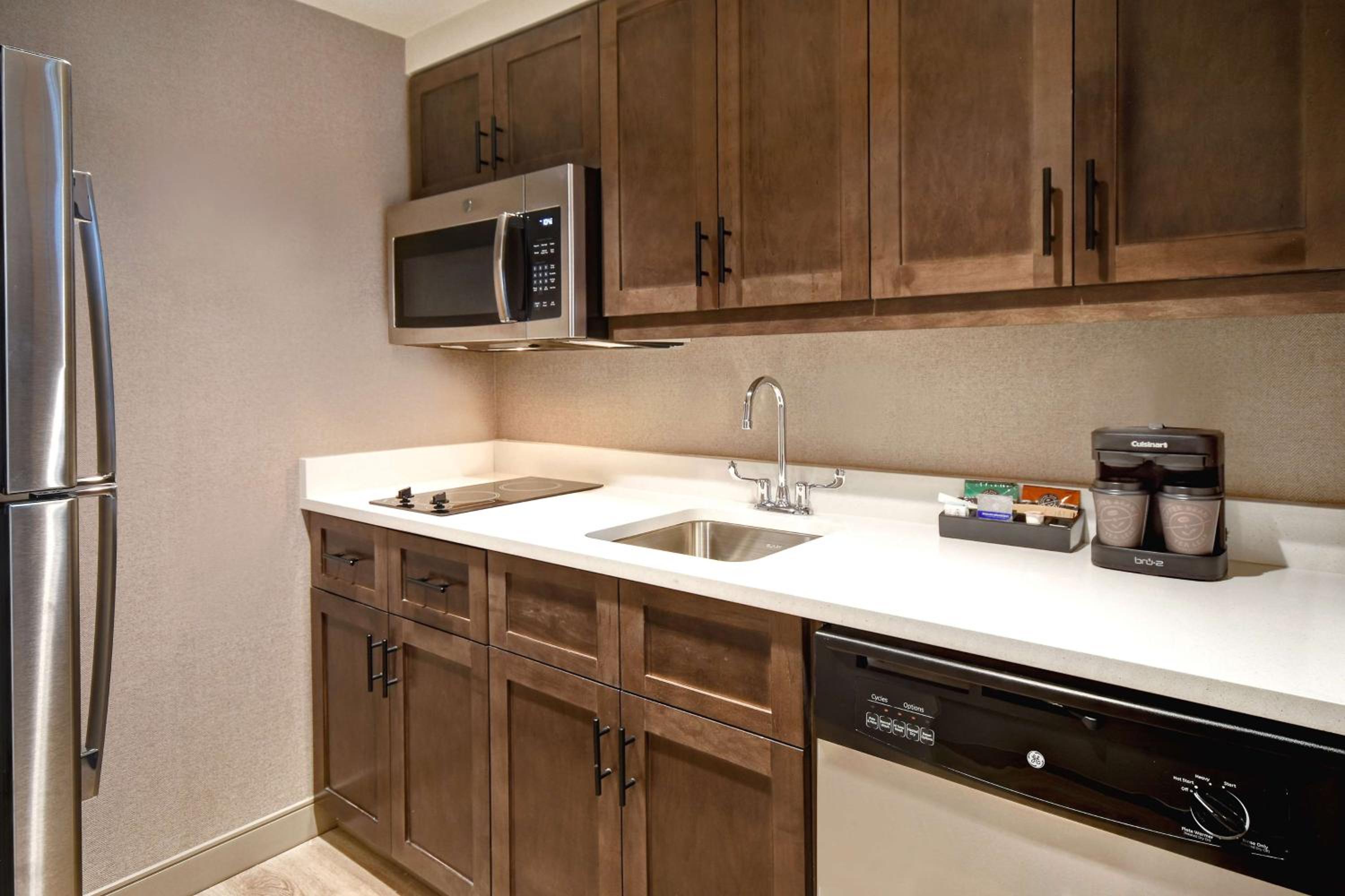King Studio Suite - Non-Smoking - Photo 6