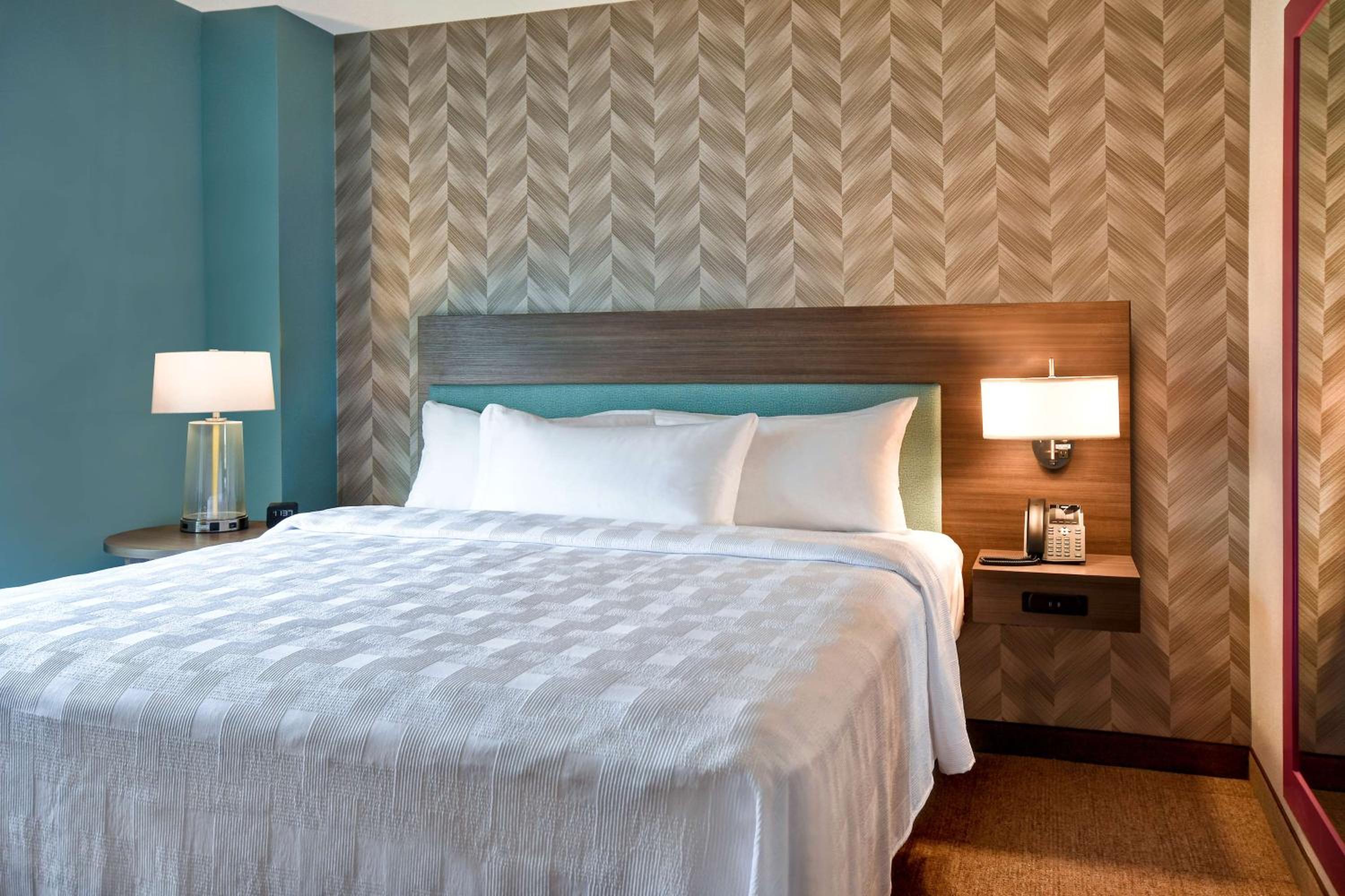 One-Bedroom King Corner Suite